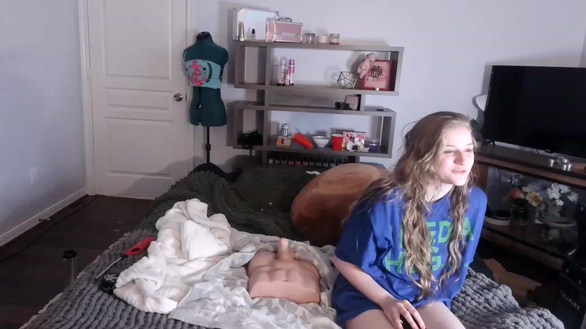 Gallery image thumbnail from Bunnydathug's myfreecams stream on, 12/08/2022, 01:31 image 14 of 20