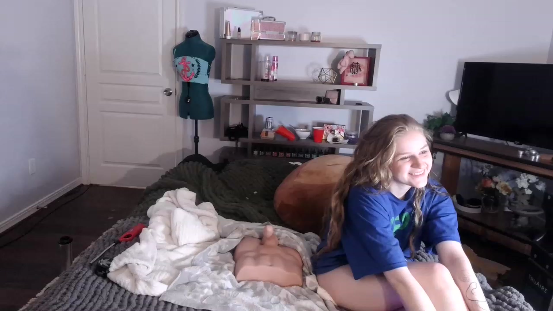 Gallery image thumbnail from Bunnydathug's myfreecams stream on, 12/08/2022, 01:31 image 10 of 20