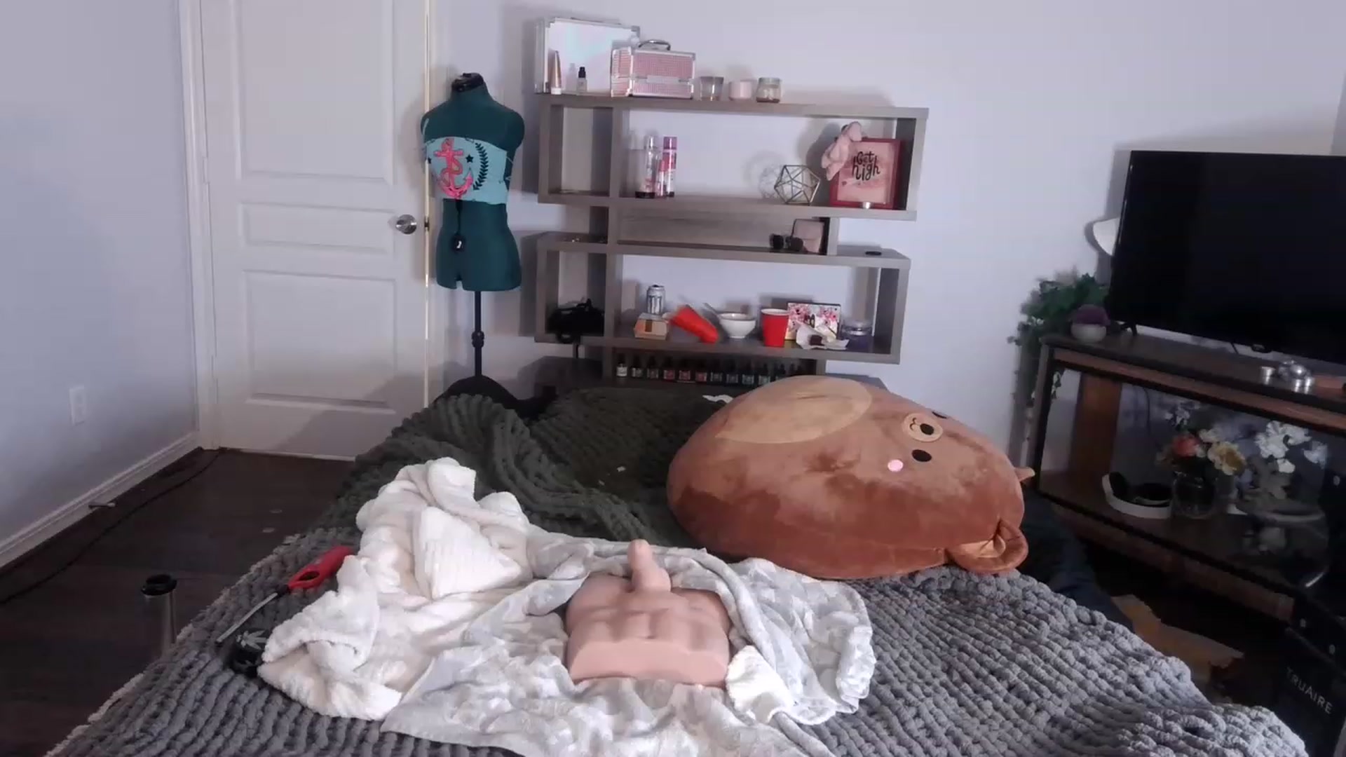 Gallery image thumbnail from Bunnydathug's myfreecams stream on, 12/08/2022, 01:31 image 16 of 20