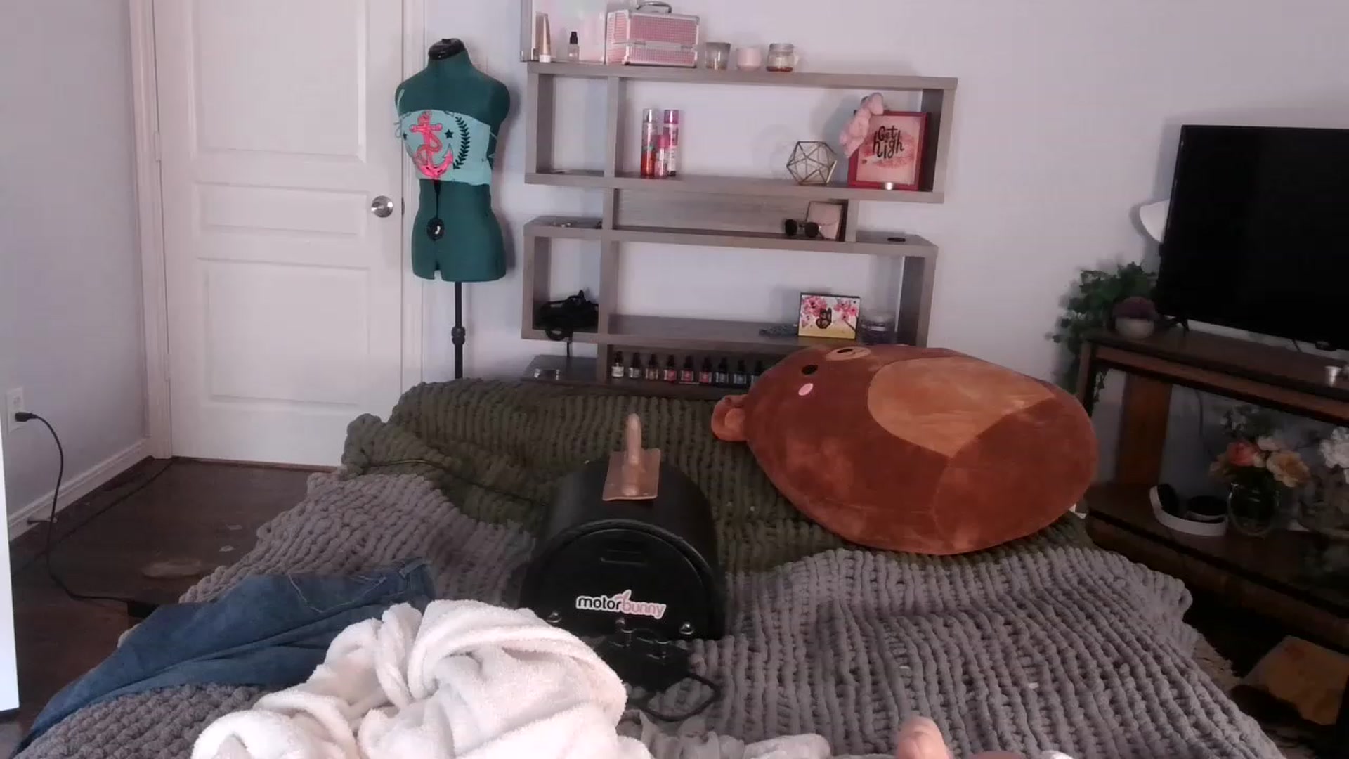 Gallery image thumbnail from Bunnydathug's myfreecams stream on, 12/08/2022, 18:26 image 17 of 20
