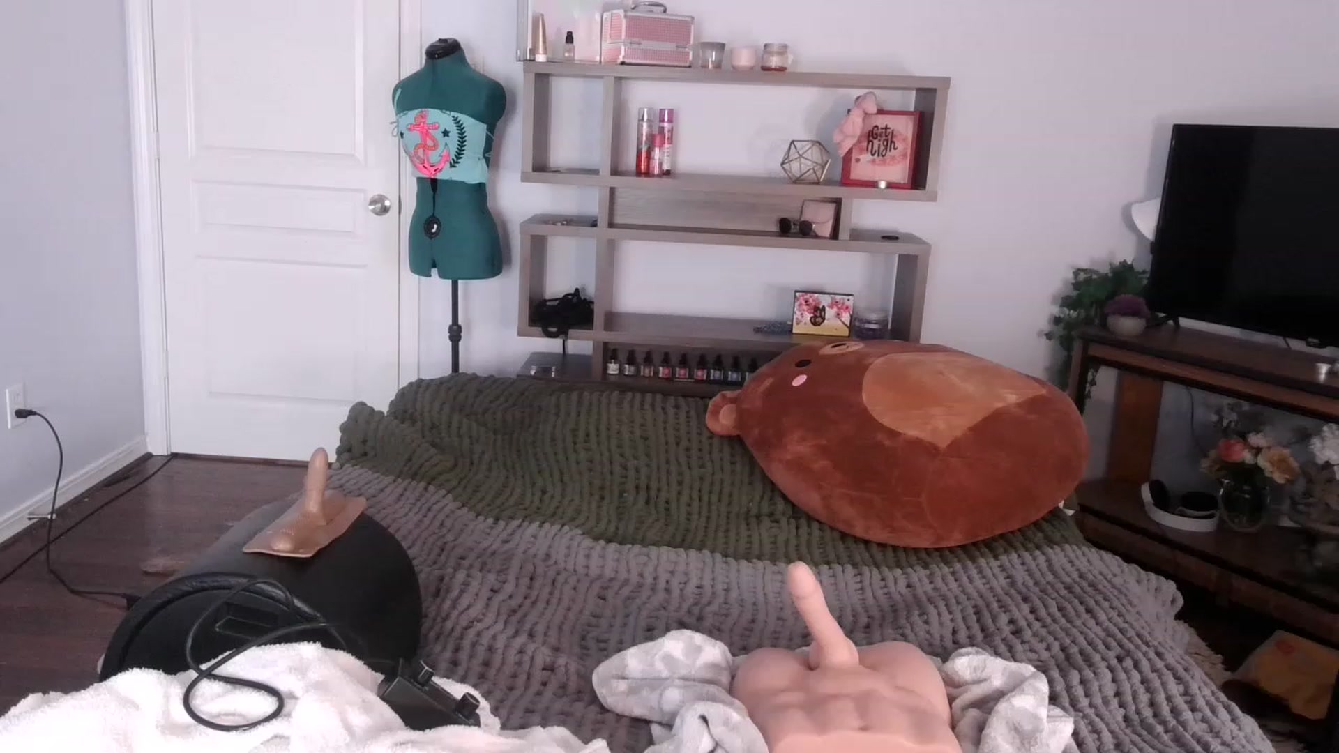 Gallery image thumbnail from Bunnydathug's myfreecams stream on, 12/08/2022, 18:40 image 2 of 20