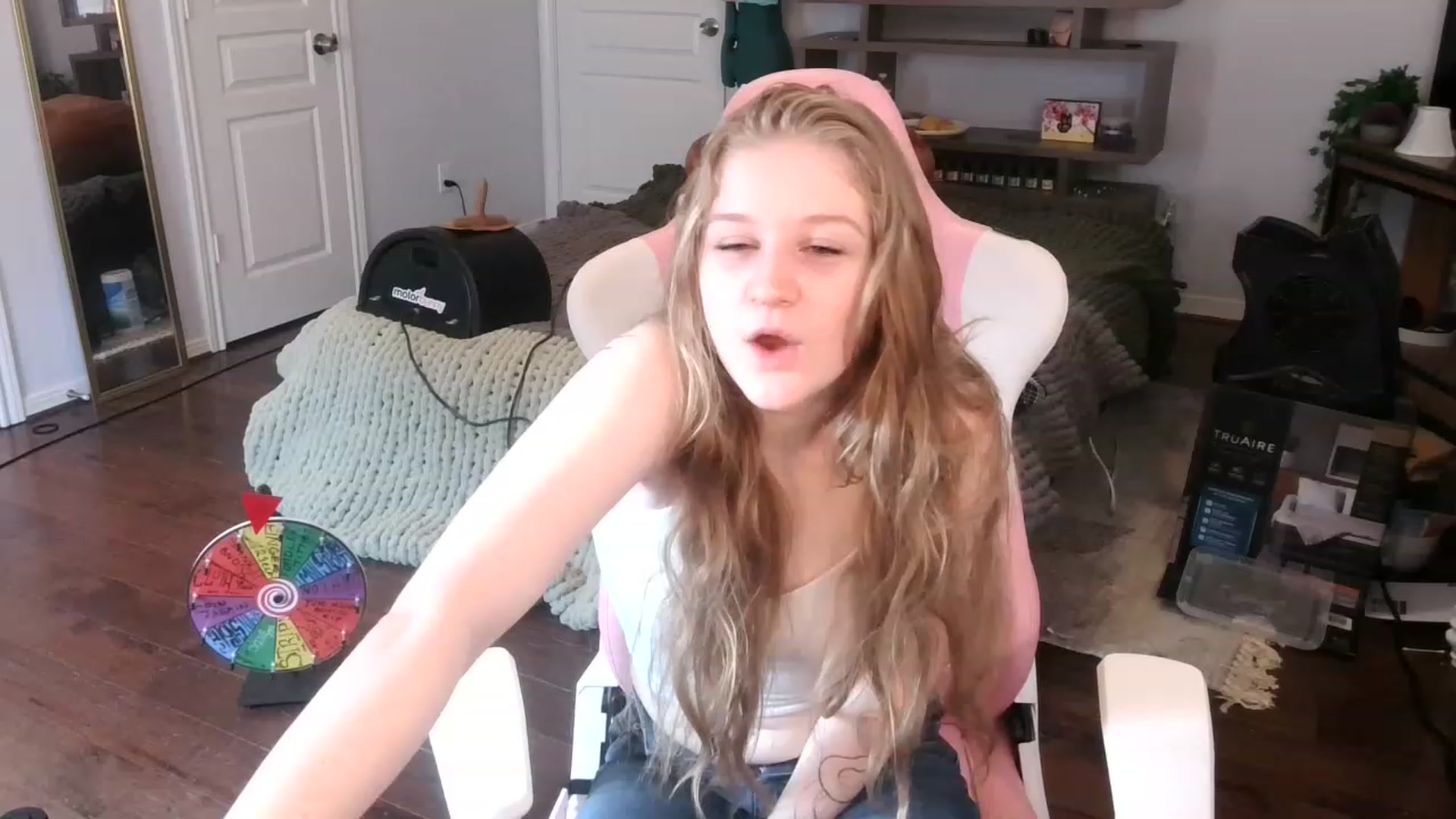 Gallery image thumbnail from Bunnydathug's myfreecams stream on, 12/09/2022, 17:06 image 19 of 20