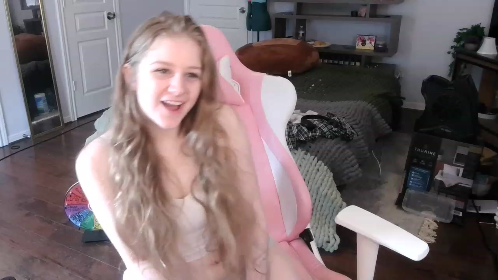 Gallery image thumbnail from Bunnydathug's myfreecams stream on, 12/09/2022, 17:06 image 13 of 20