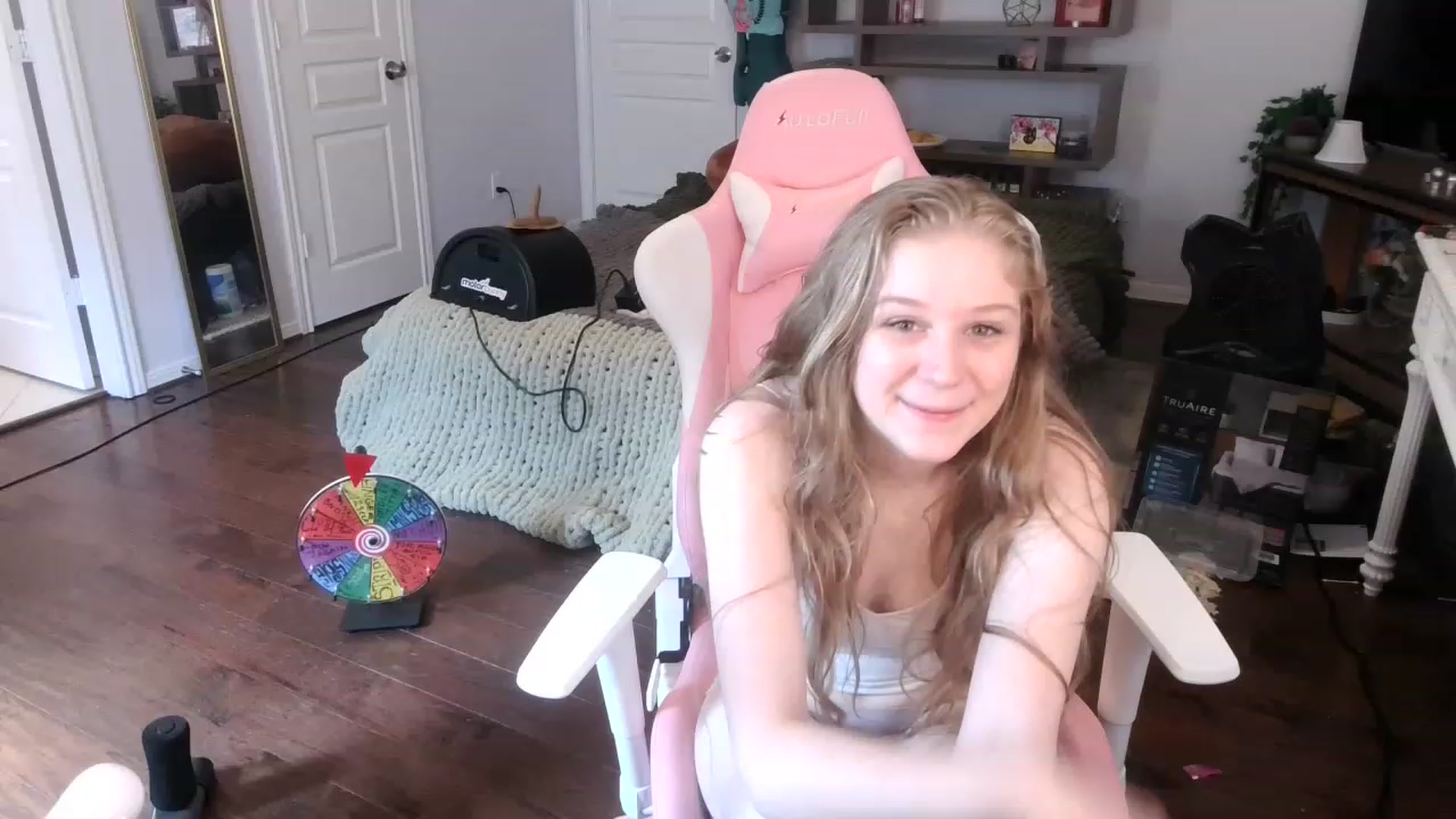 Gallery image thumbnail from Bunnydathug's myfreecams stream on, 12/09/2022, 20:50 image 5 of 20