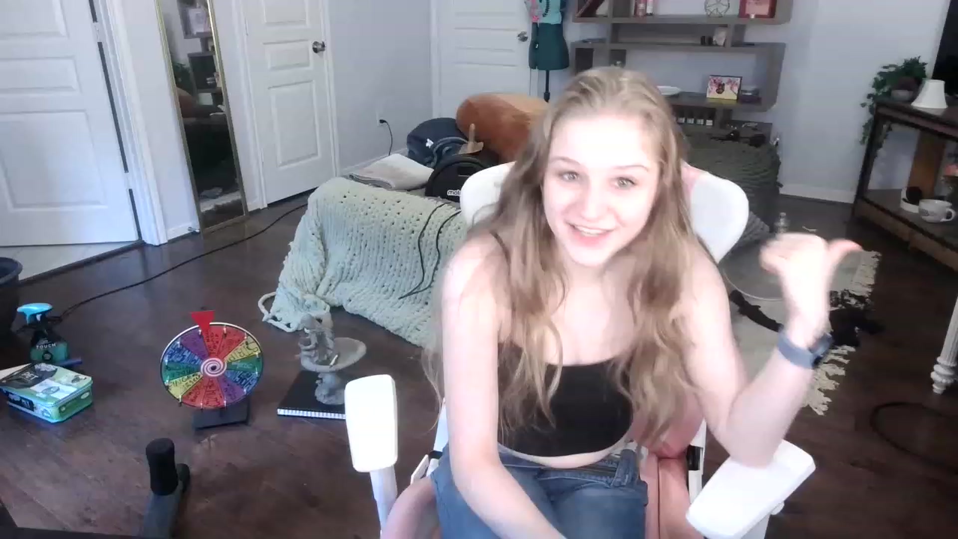 Gallery image thumbnail from Bunnydathug's myfreecams stream on, 12/12/2022, 15:58 image 12 of 20