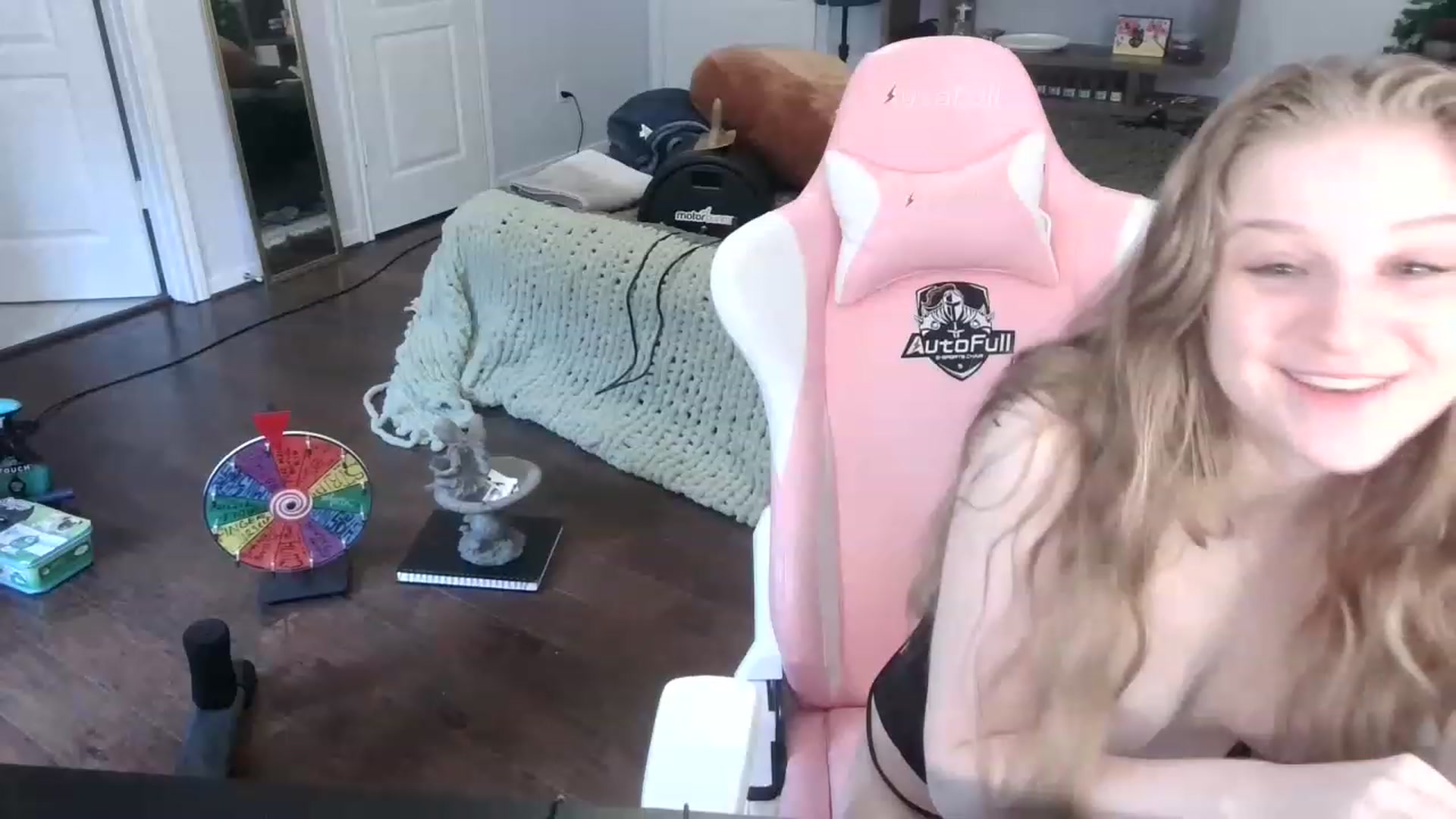 Gallery image thumbnail from Bunnydathug's myfreecams stream on, 12/12/2022, 19:20 image 4 of 20