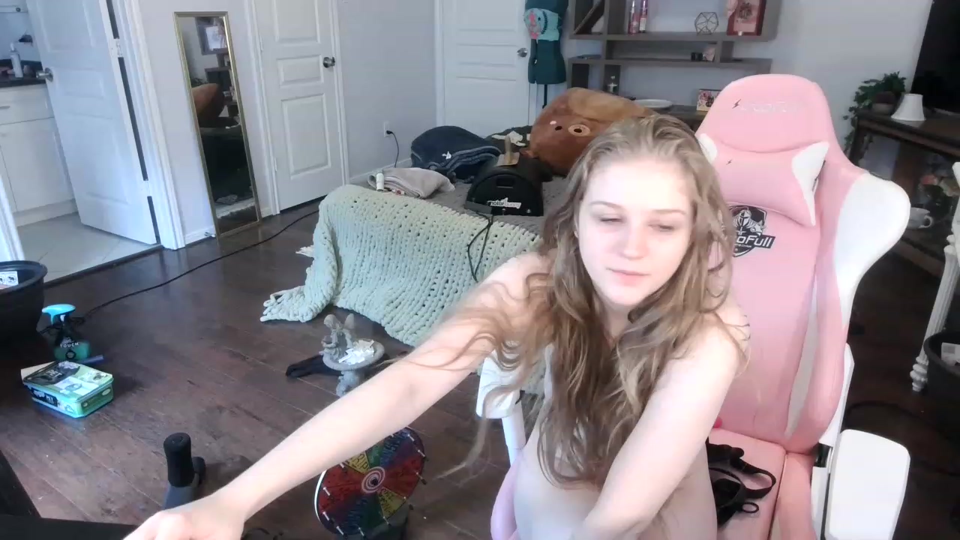 Gallery image thumbnail from Bunnydathug's myfreecams stream on, 12/12/2022, 20:33 image 17 of 20