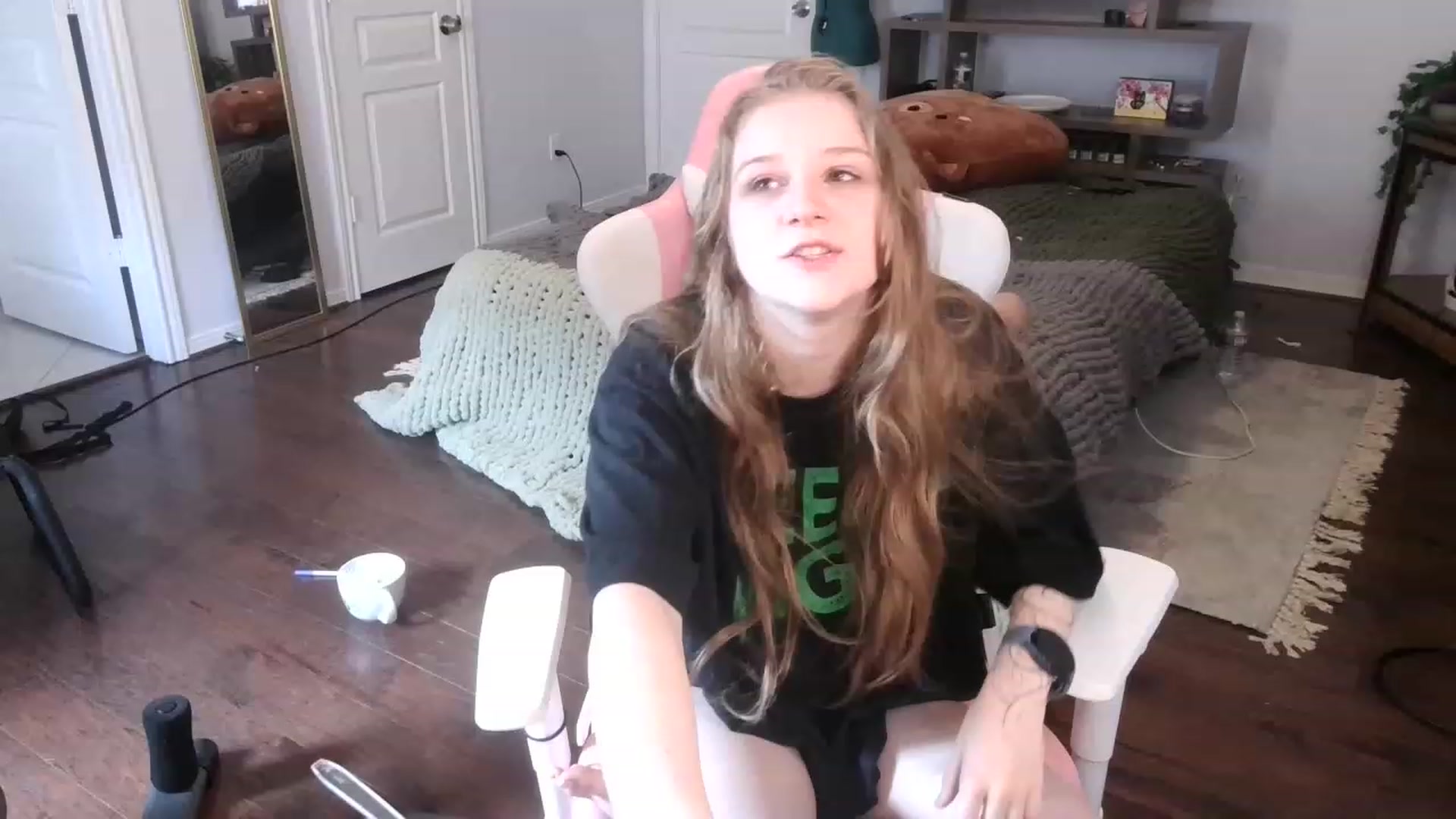 Gallery image thumbnail from Bunnydathug's myfreecams stream on, 12/16/2022, 20:19 image 2 of 20
