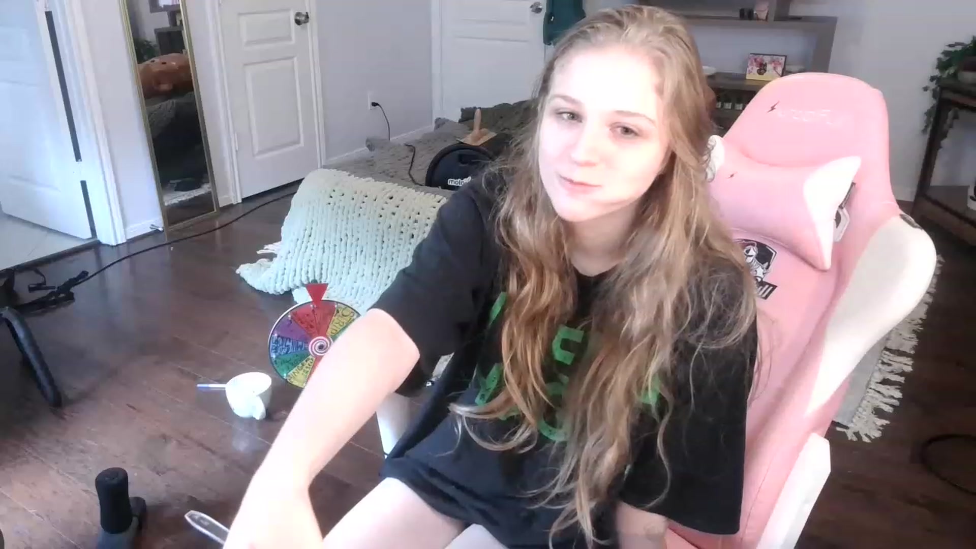 Gallery image thumbnail from Bunnydathug's myfreecams stream on, 12/16/2022, 20:19 image 7 of 20