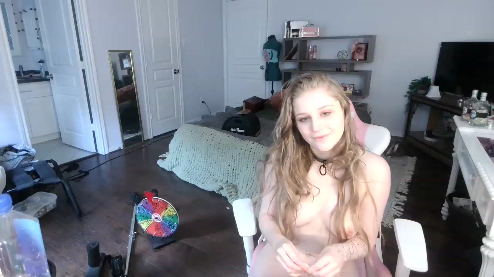 Gallery image thumbnail from Bunnydathug's myfreecams stream on, 12/18/2022, 21:31 image 19 of 20