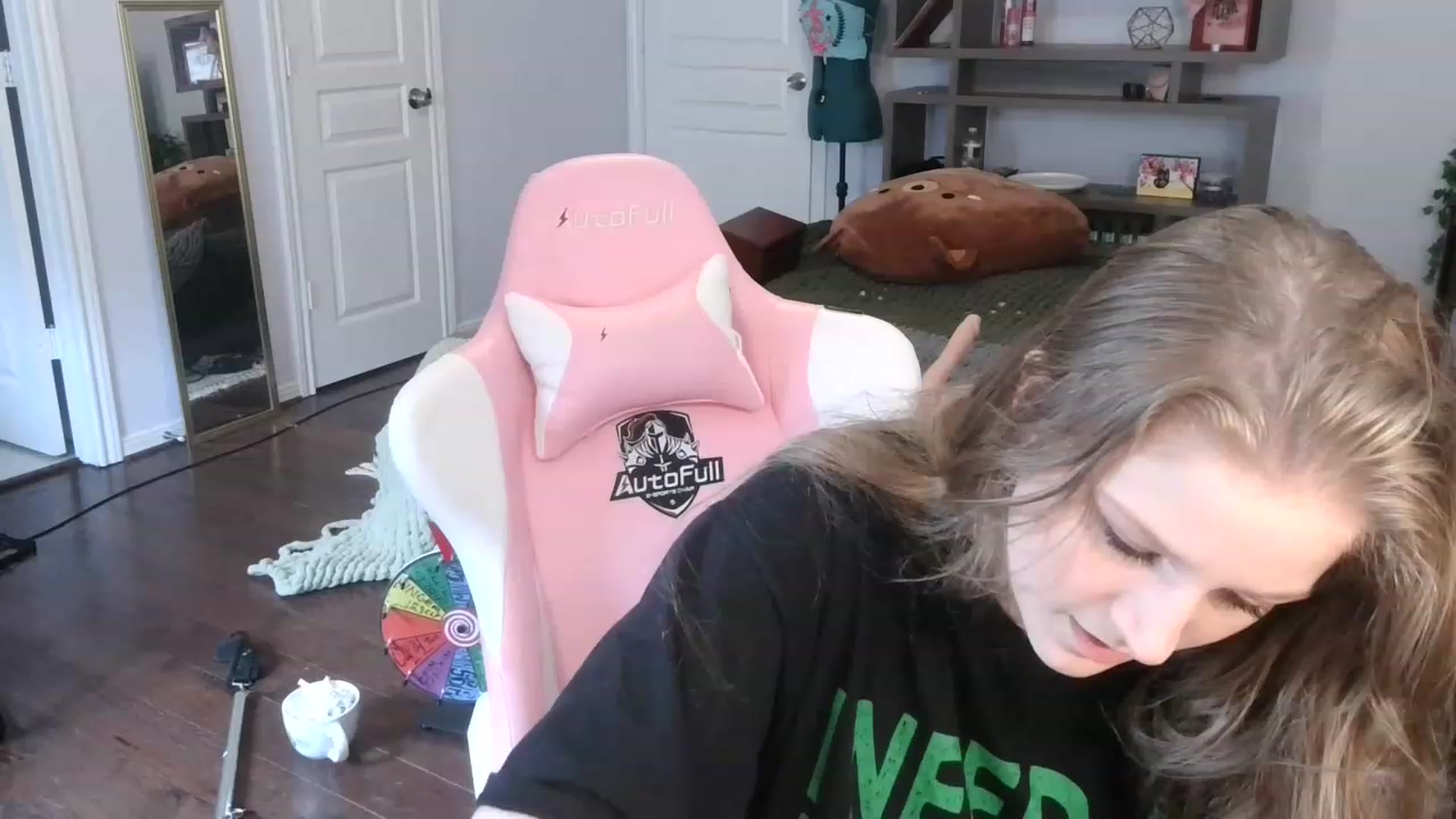 Gallery image thumbnail from Bunnydathug's myfreecams stream on, 12/18/2022, 21:31 image 1 of 20