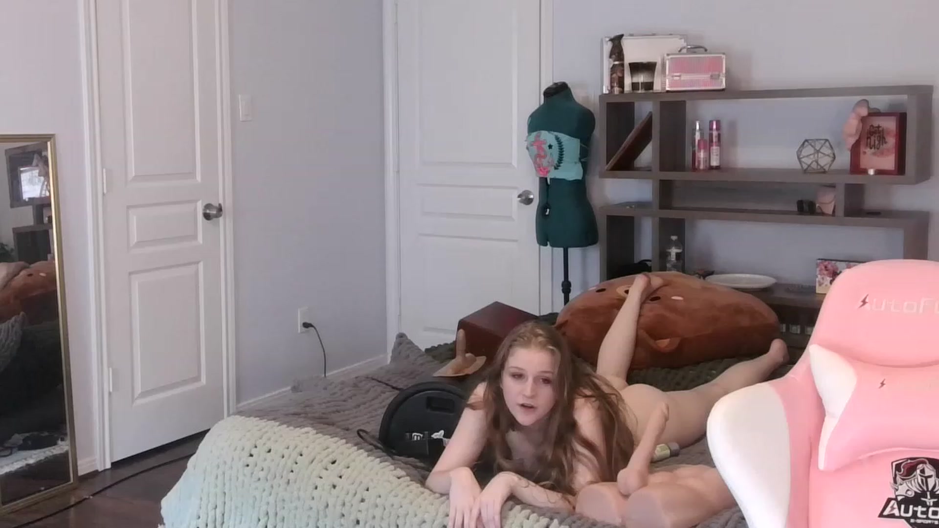 Gallery image thumbnail from Bunnydathug's myfreecams stream on, 12/18/2022, 21:31 image 6 of 20
