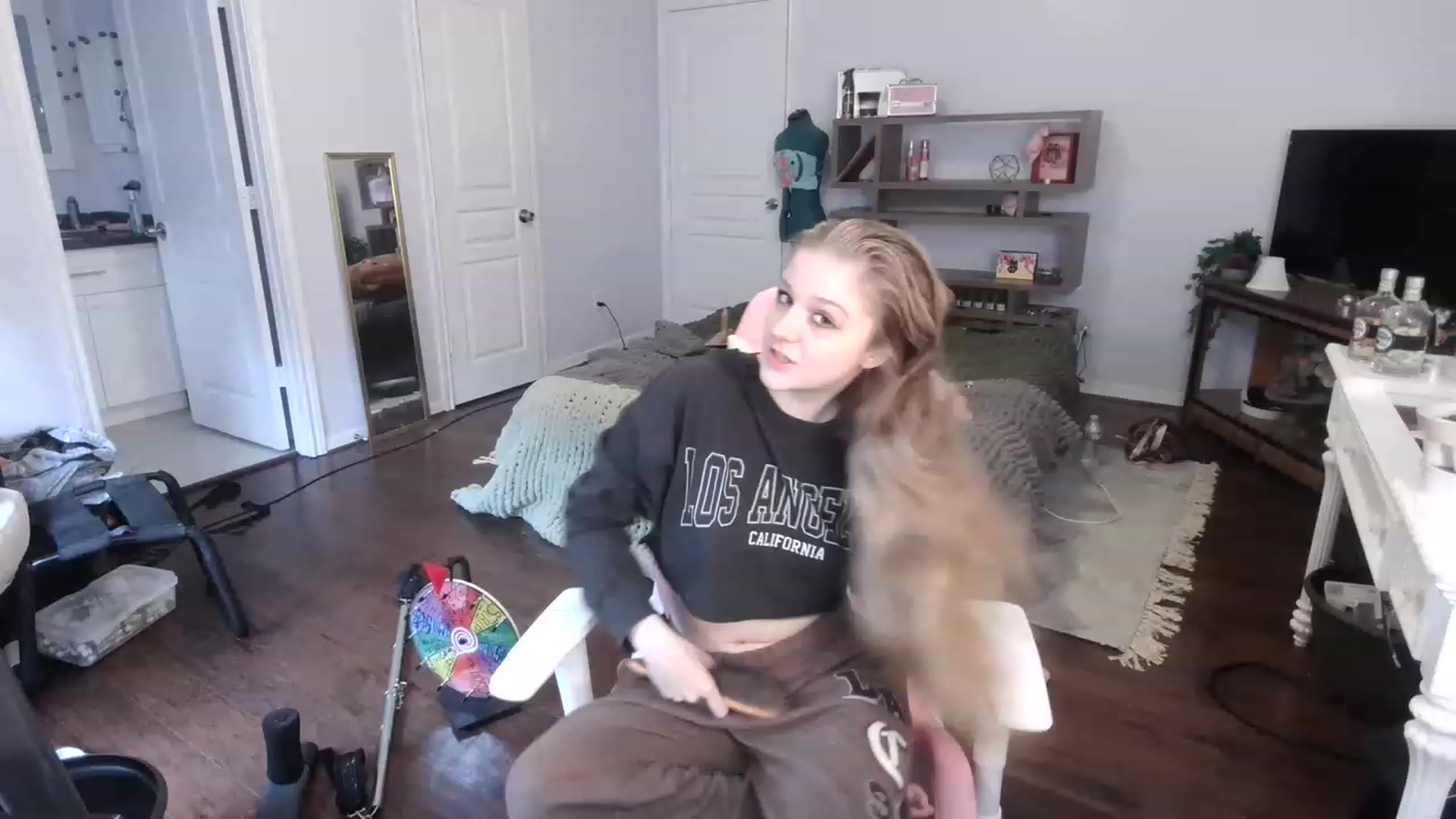Gallery image thumbnail from Bunnydathug's myfreecams stream on, 12/20/2022, 19:43 image 1 of 20