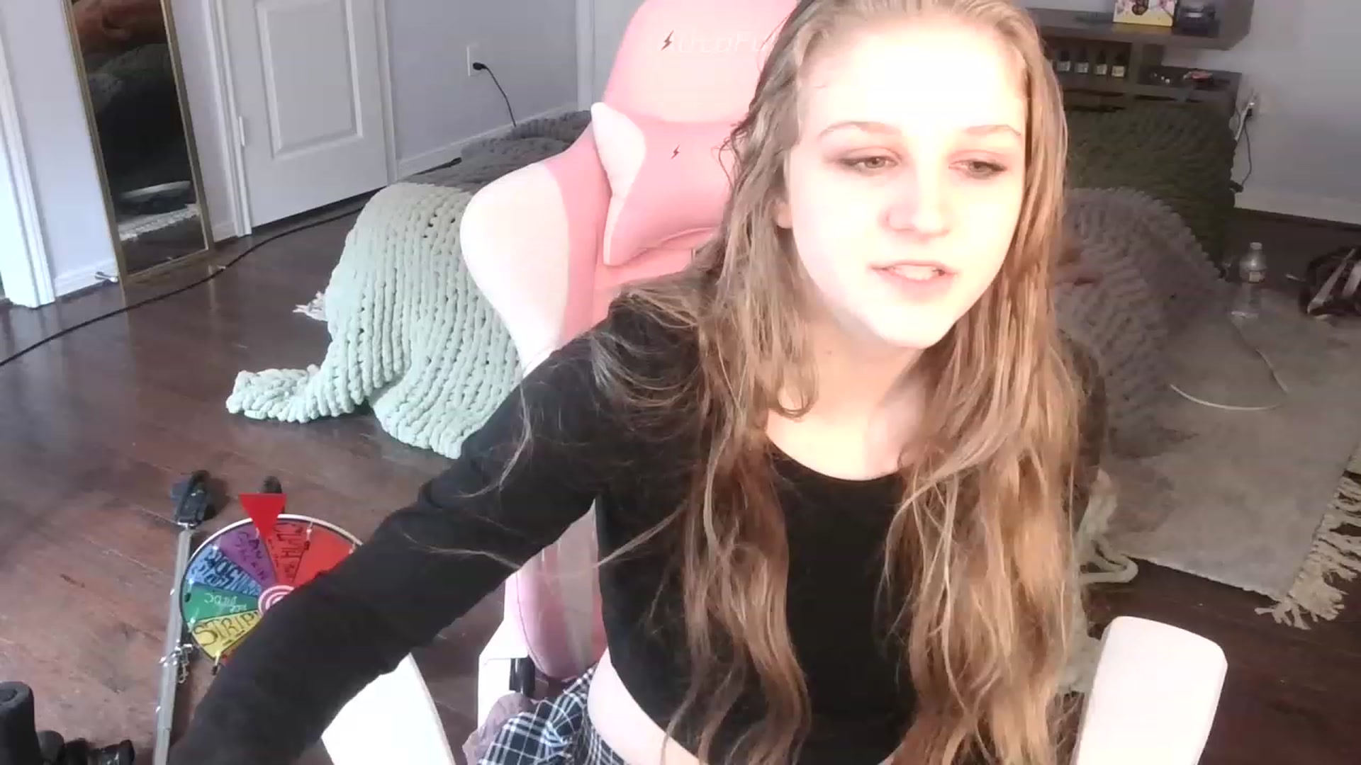Gallery image thumbnail from Bunnydathug's myfreecams stream on, 12/20/2022, 19:43 image 15 of 20