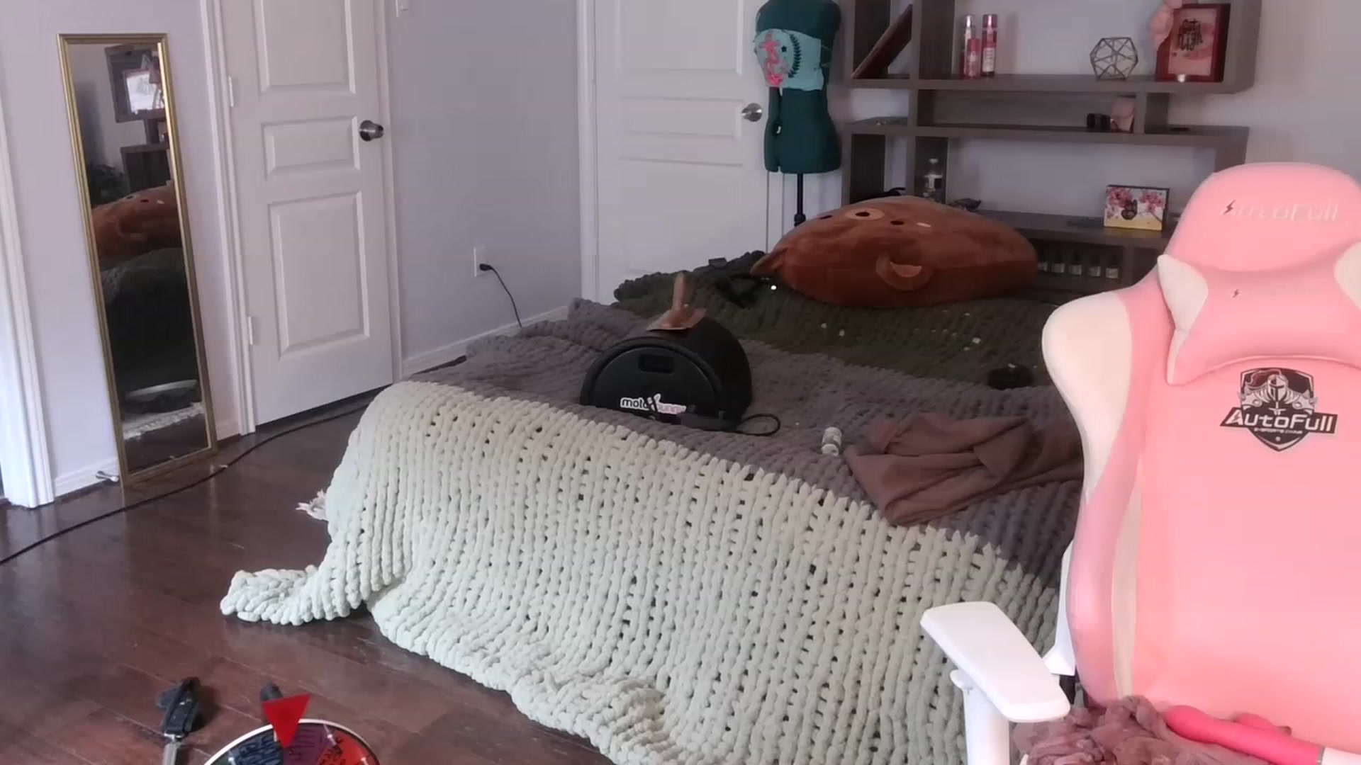 Gallery image thumbnail from Bunnydathug's myfreecams stream on, 12/20/2022, 19:43 image 19 of 20