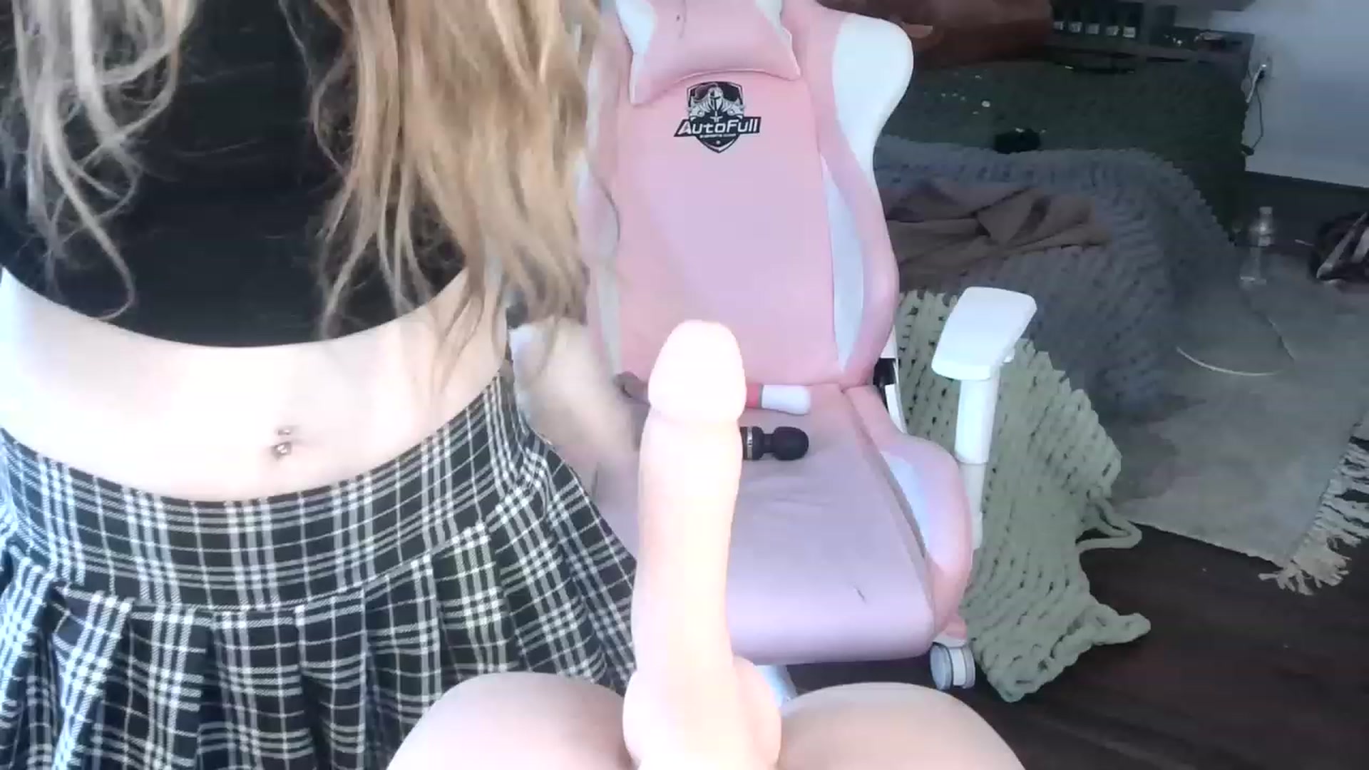 Gallery image thumbnail from Bunnydathug's myfreecams stream on, 12/20/2022, 19:43 image 18 of 20