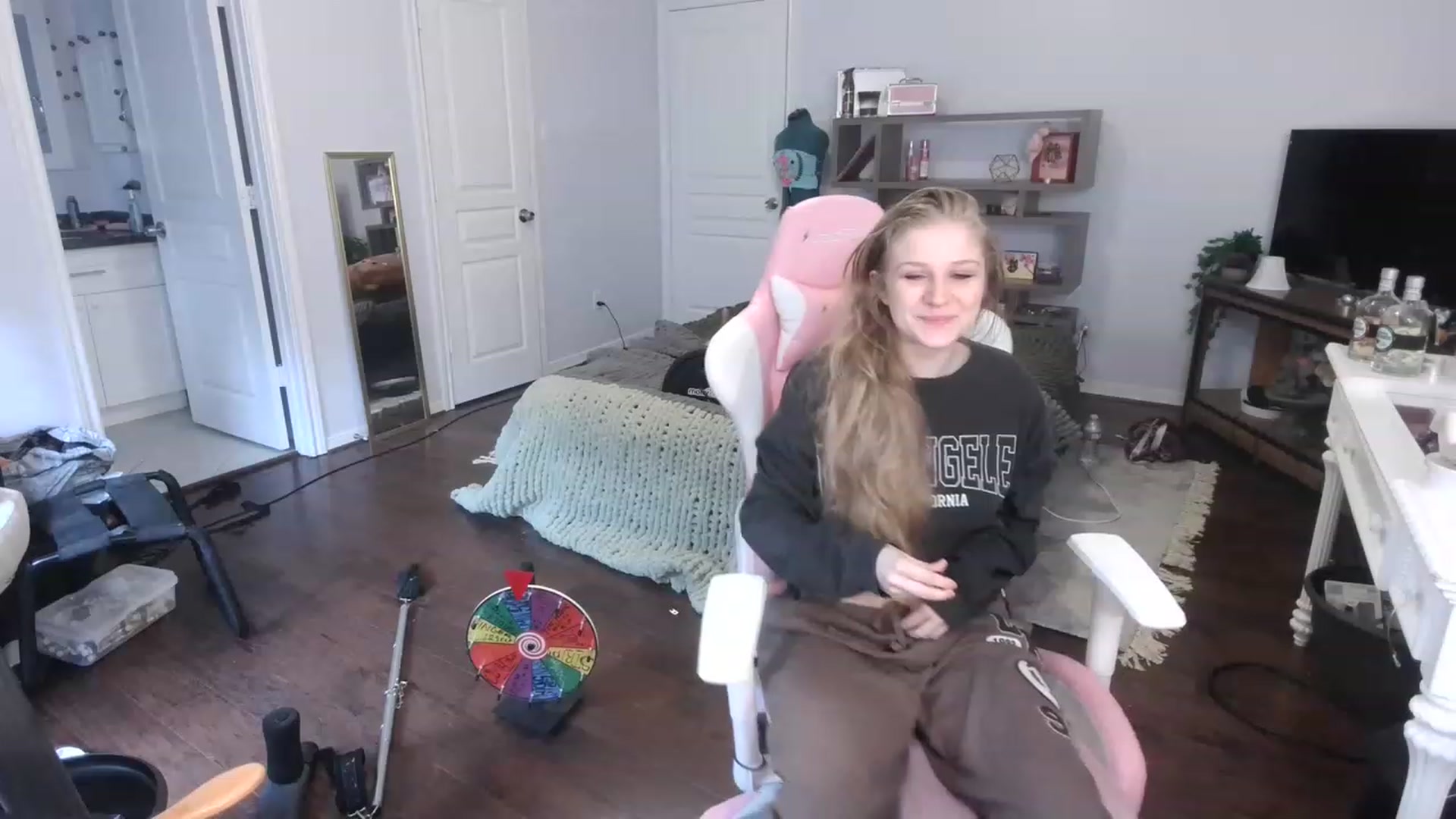 Gallery image thumbnail from Bunnydathug's myfreecams stream on, 12/20/2022, 19:43 image 2 of 20