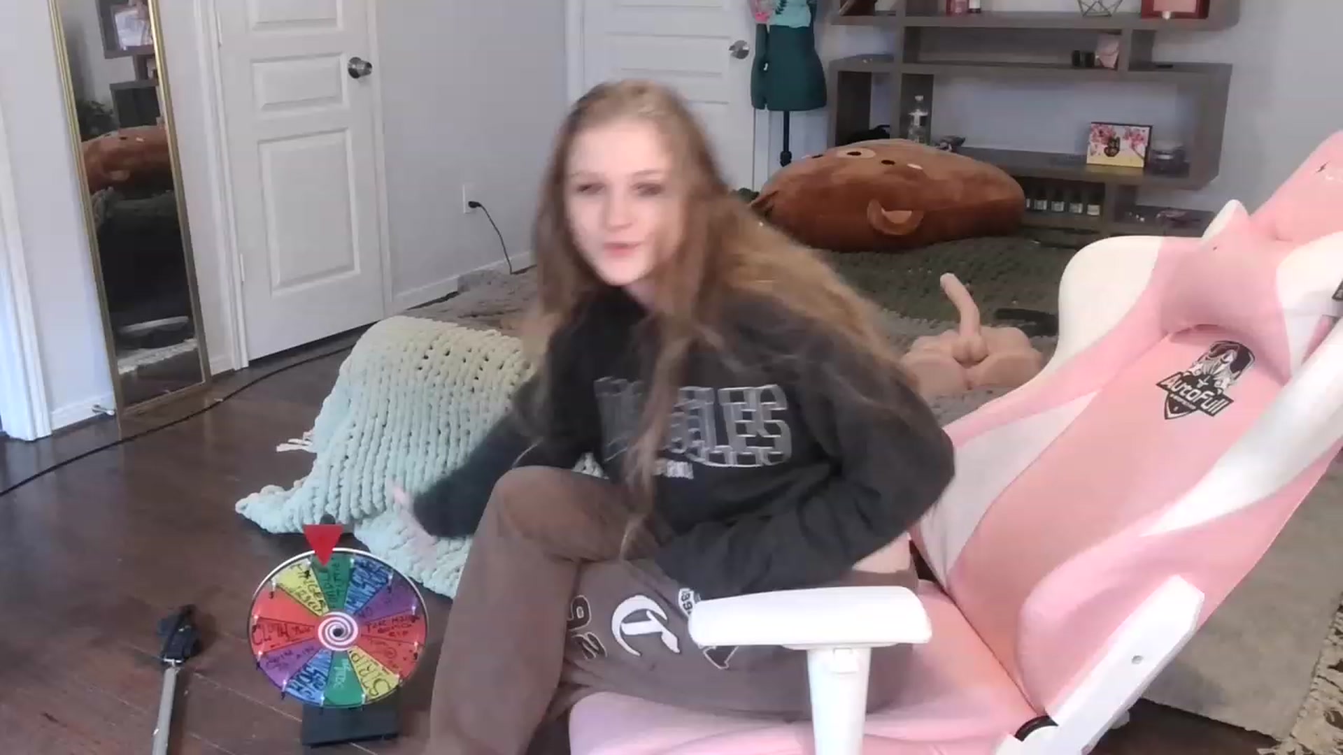 Gallery image thumbnail from Bunnydathug's myfreecams stream on, 12/20/2022, 19:43 image 4 of 20