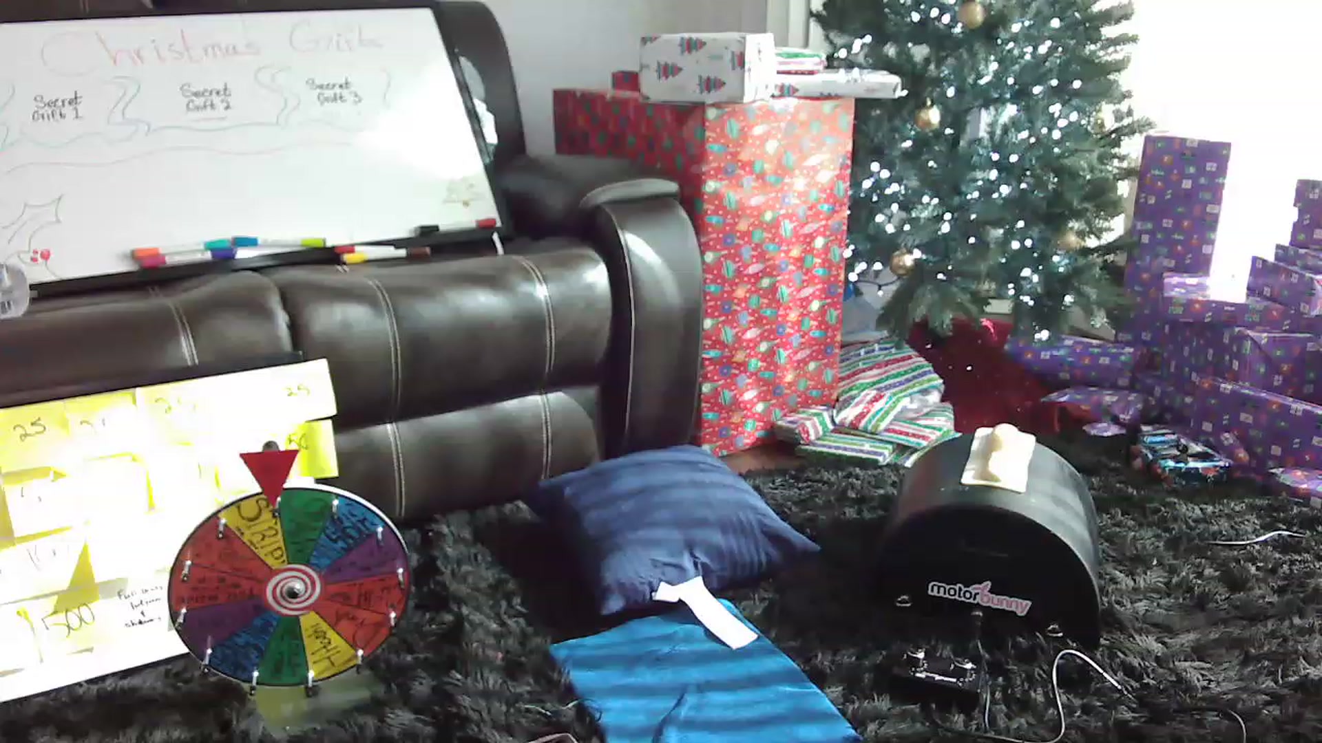 Gallery image thumbnail from Bunnydathug's myfreecams stream on, 12/24/2022, 19:32 image 7 of 20