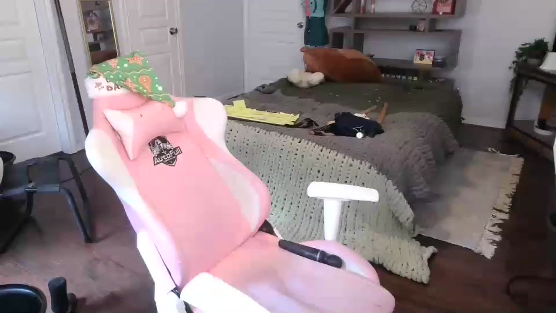 Gallery image thumbnail from Bunnydathug's myfreecams stream on, 12/28/2022, 17:41 image 15 of 20