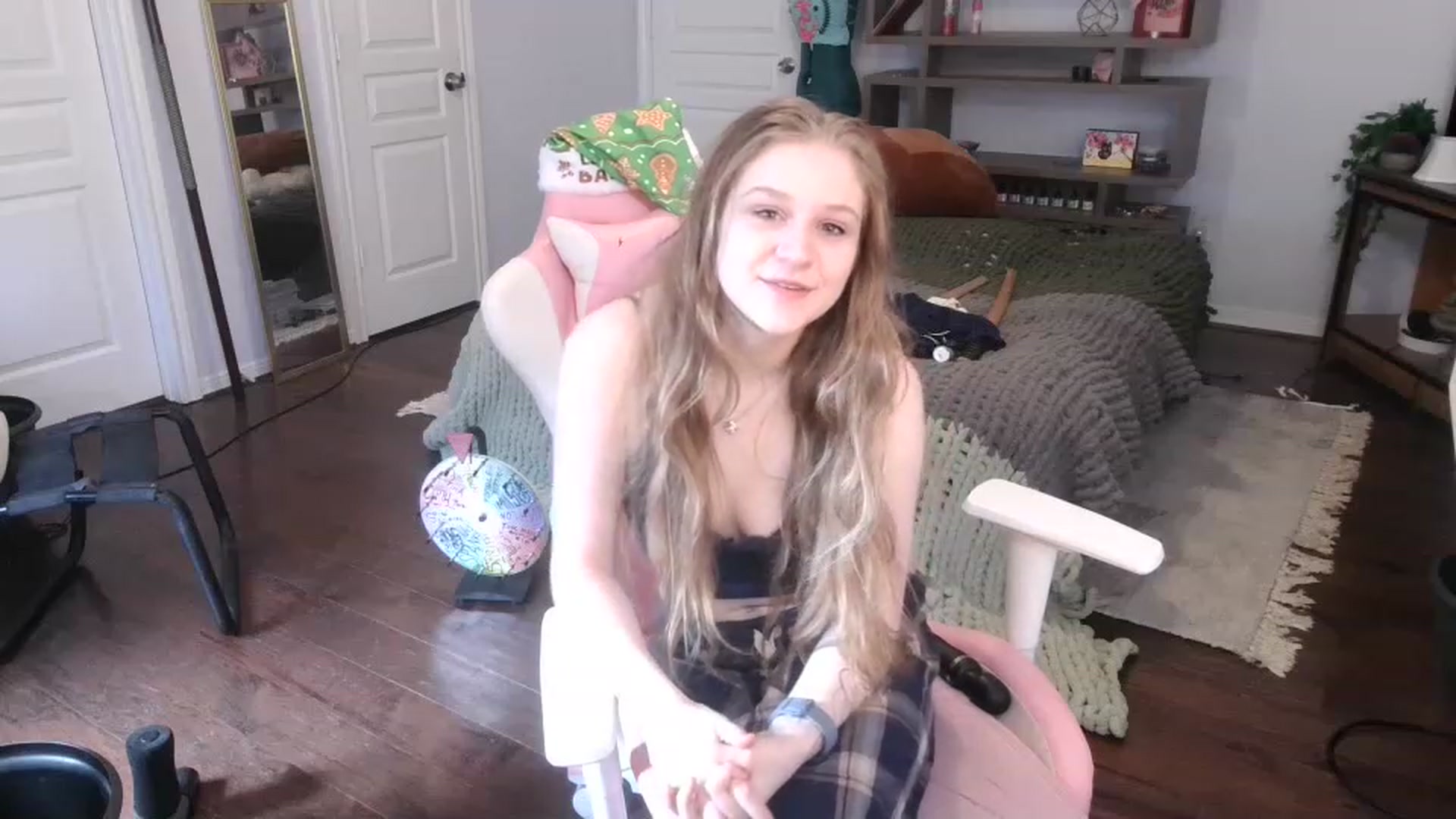 Gallery image thumbnail from Bunnydathug's myfreecams stream on, 12/28/2022, 17:41 image 7 of 20