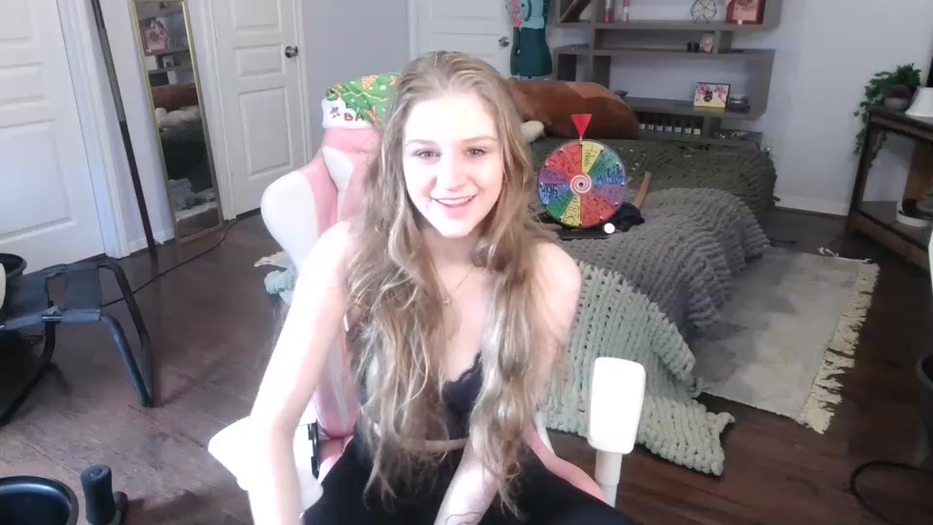 Gallery image thumbnail from Bunnydathug's myfreecams stream on, 12/28/2022, 17:41 image 18 of 20