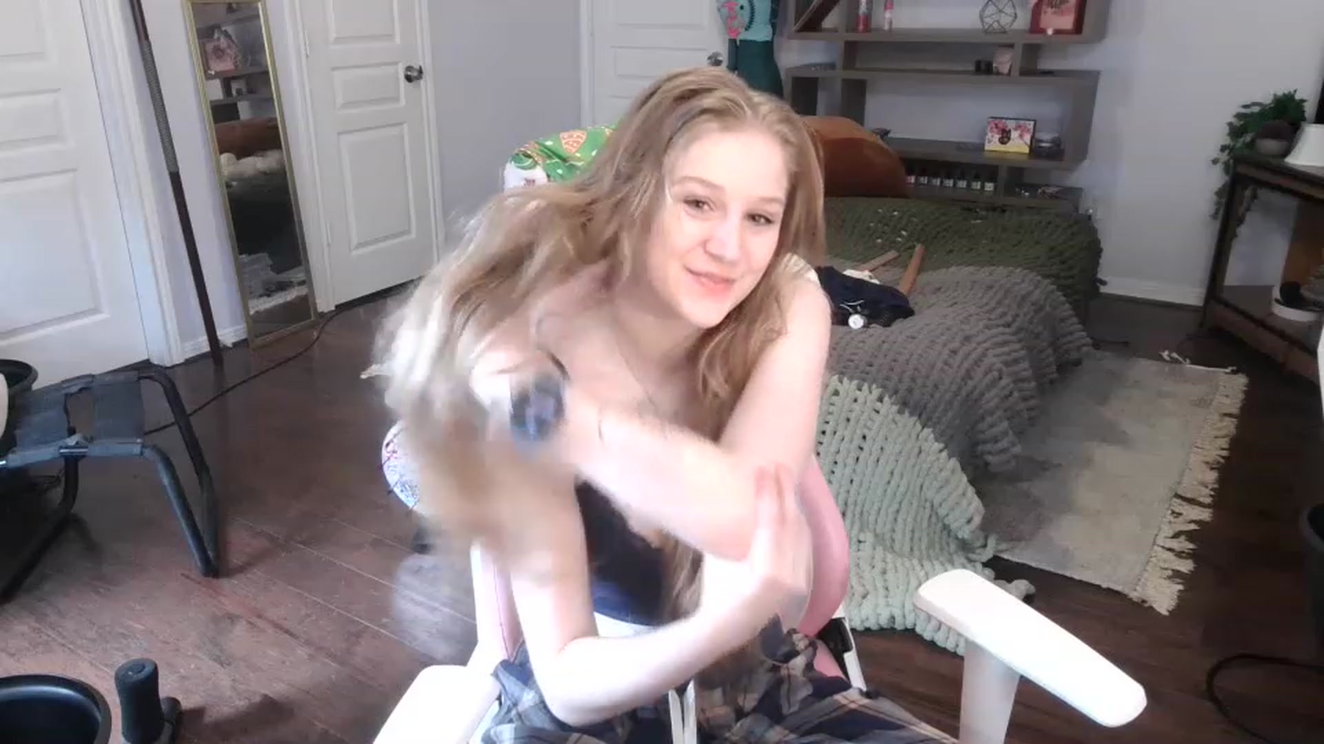 Gallery image thumbnail from Bunnydathug's myfreecams stream on, 12/28/2022, 17:41 image 12 of 20