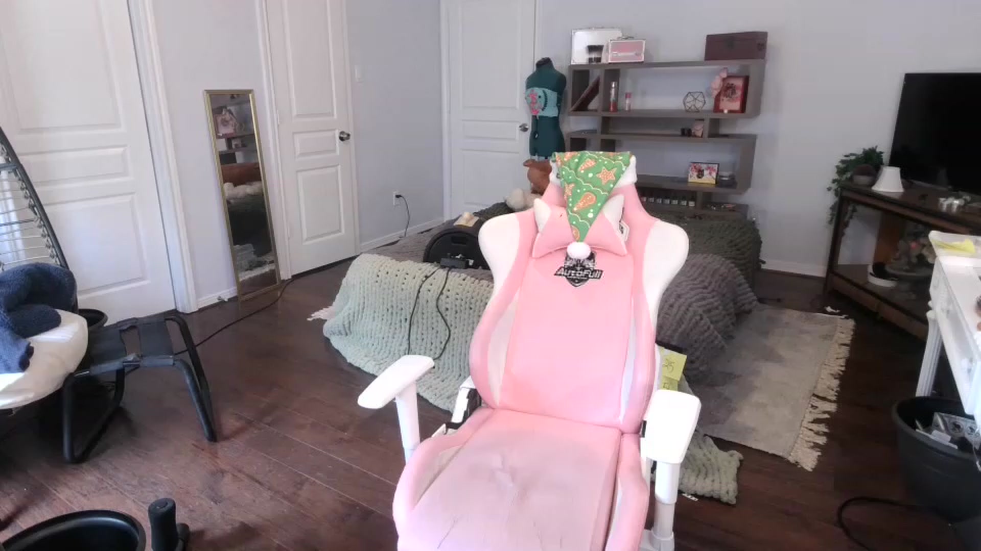 Gallery image thumbnail from Bunnydathug's myfreecams stream on, 12/28/2022, 20:41 image 17 of 20