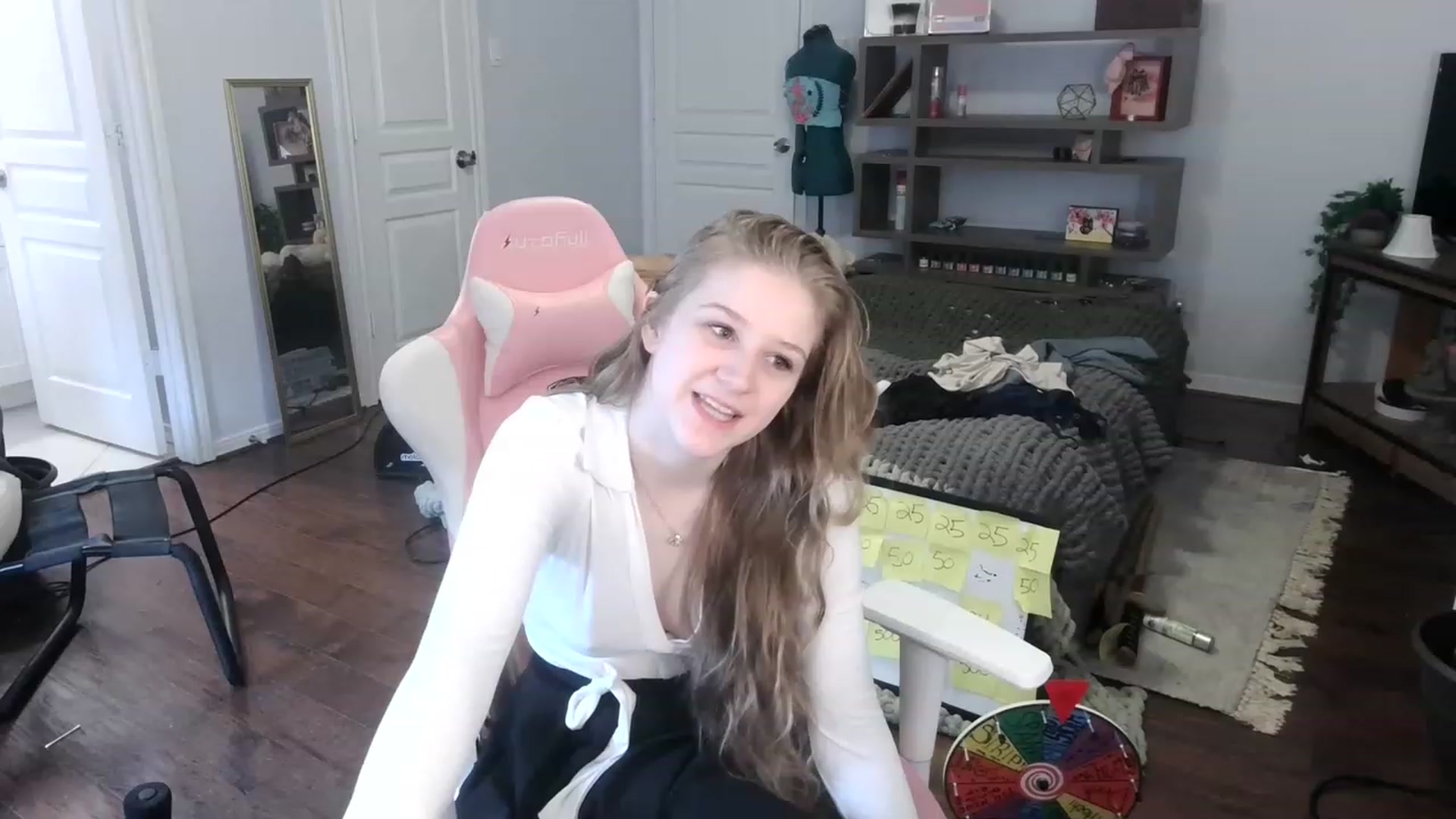 Gallery image thumbnail from Bunnydathug's myfreecams stream on, 12/29/2022, 17:23 image 4 of 20