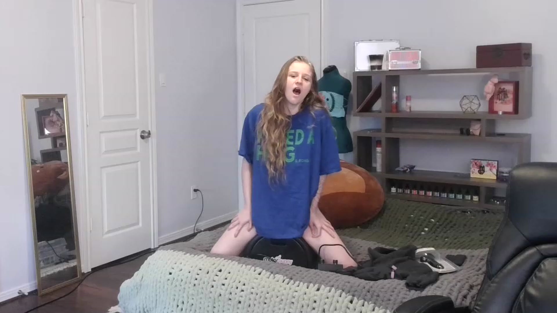 Gallery image thumbnail from Bunnydathug's myfreecams stream on, 12/31/2022, 21:52 image 18 of 20