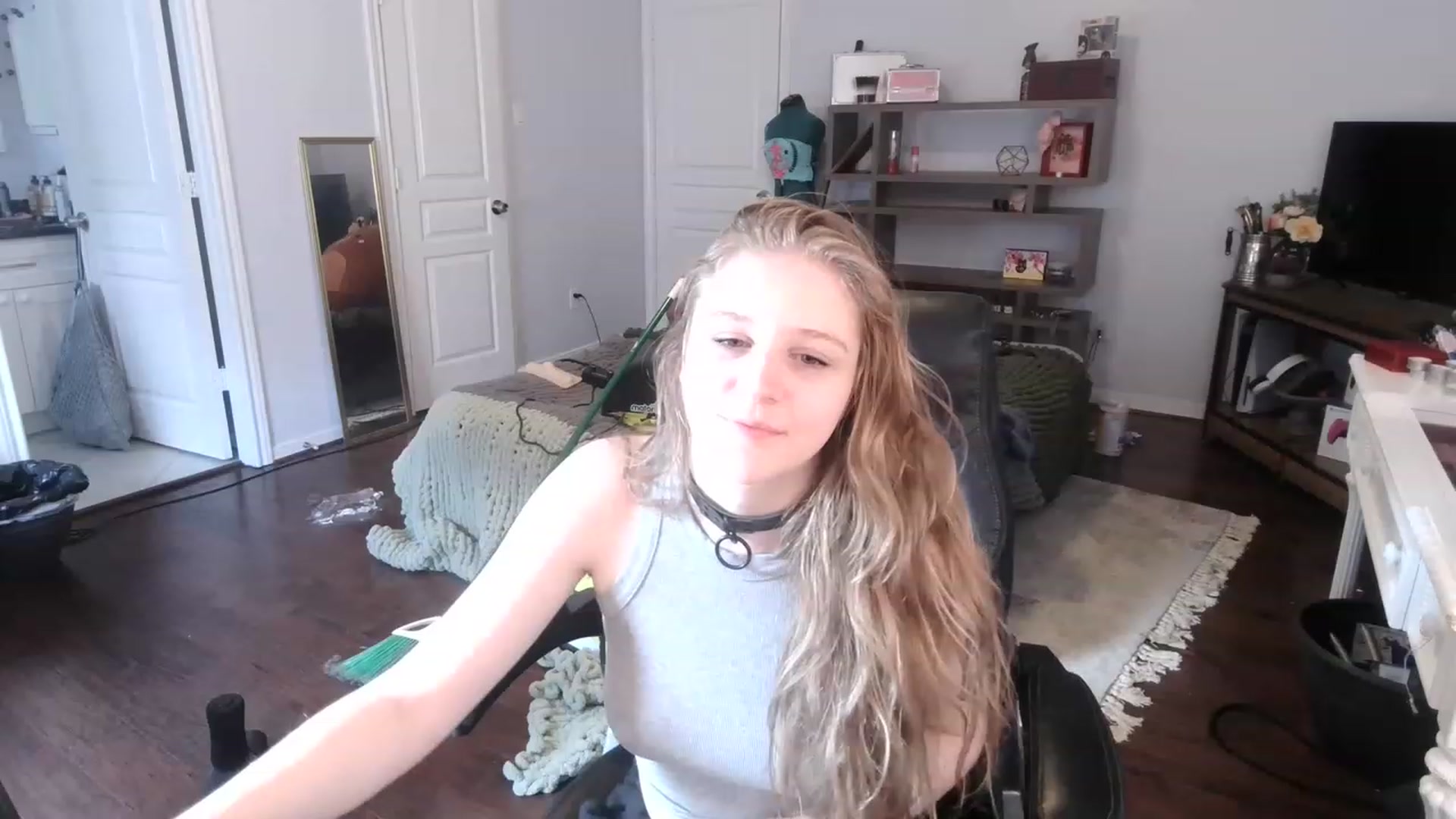 Gallery image thumbnail from Bunnydathug's myfreecams stream on, 01/10/2023, 17:20 image 19 of 20