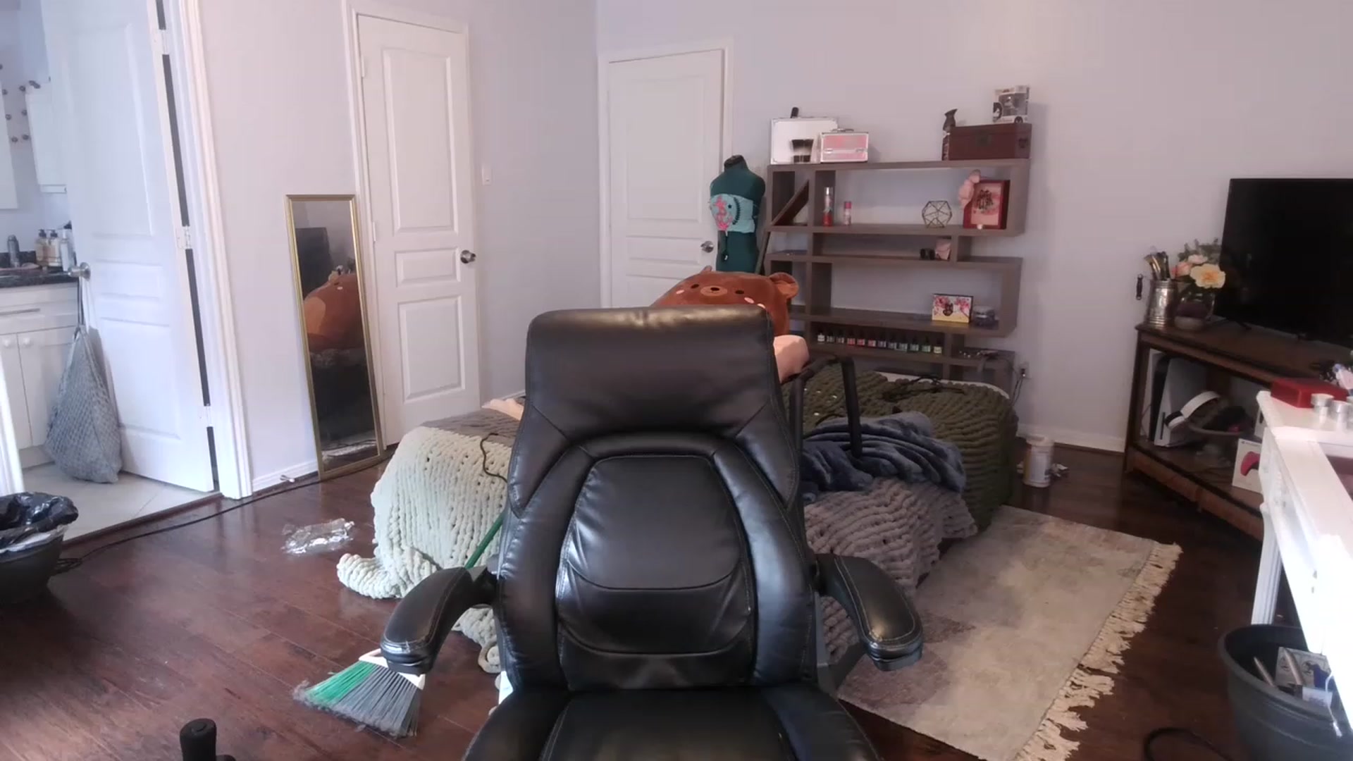 Gallery image thumbnail from Bunnydathug's myfreecams stream on, 01/10/2023, 17:20 image 14 of 20