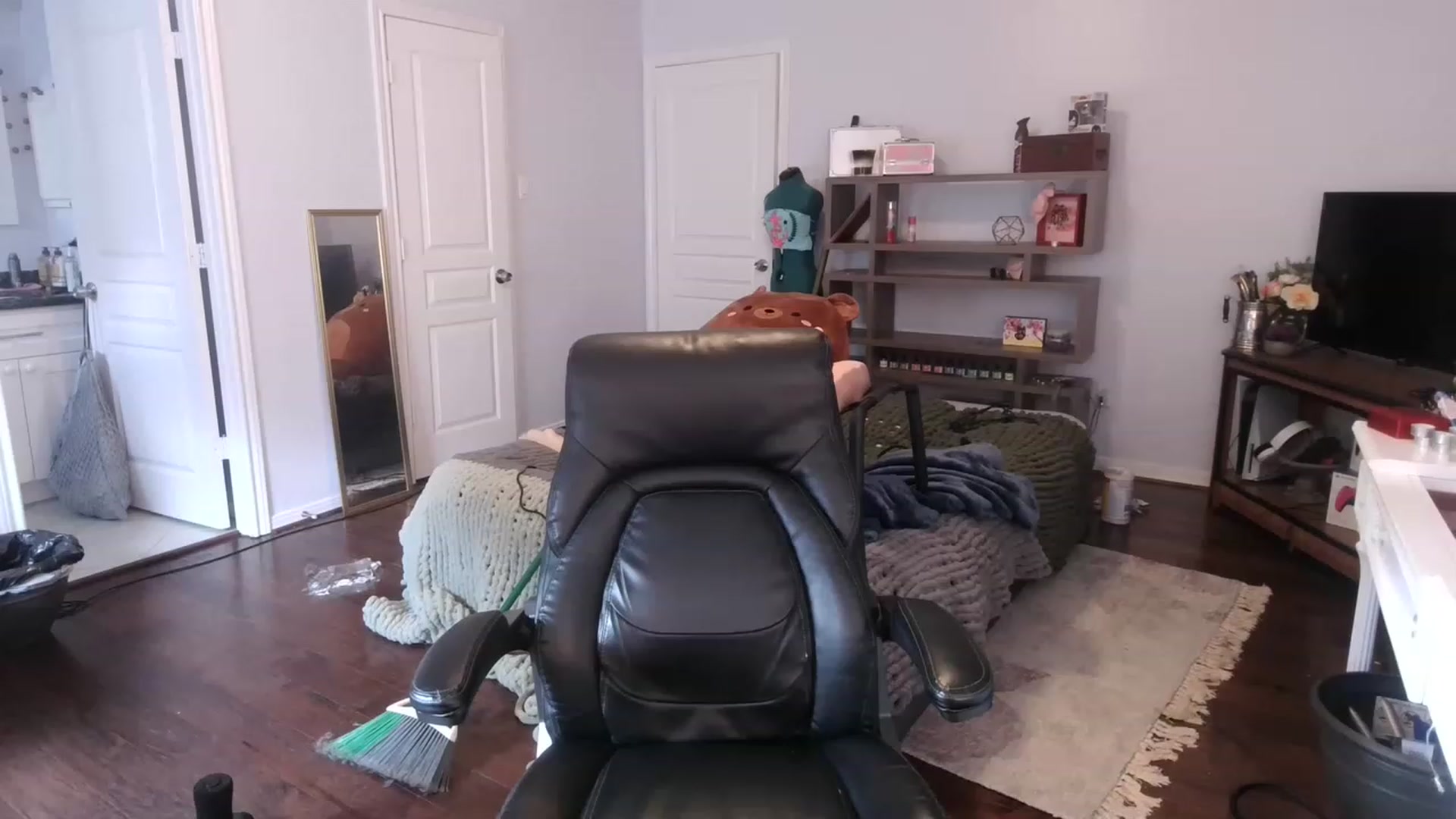 Gallery image thumbnail from Bunnydathug's myfreecams stream on, 01/10/2023, 17:20 image 15 of 20