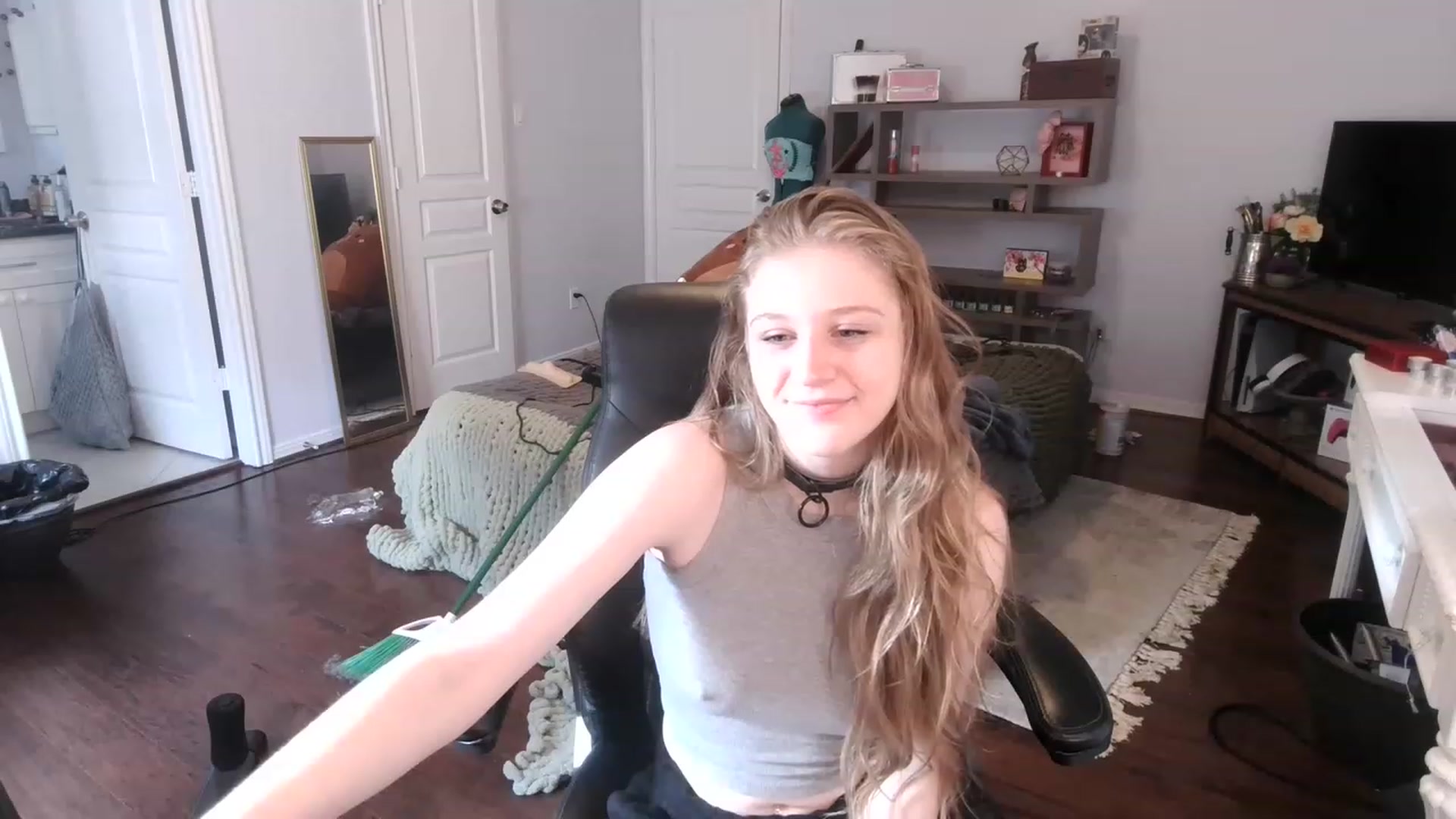 Gallery image thumbnail from Bunnydathug's myfreecams stream on, 01/10/2023, 17:20 image 18 of 20