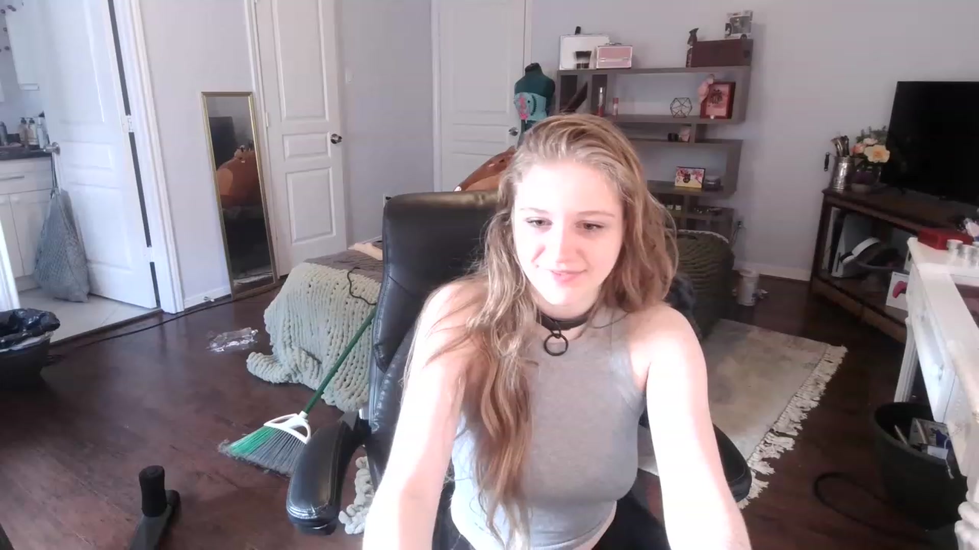 Gallery image thumbnail from Bunnydathug's myfreecams stream on, 01/10/2023, 17:20 image 20 of 20