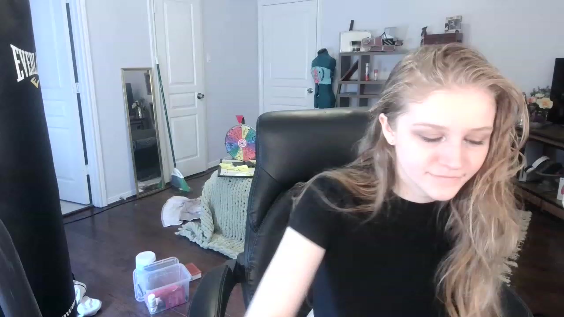 Gallery image thumbnail from Bunnydathug's myfreecams stream on, 01/19/2023, 18:38 image 2 of 20