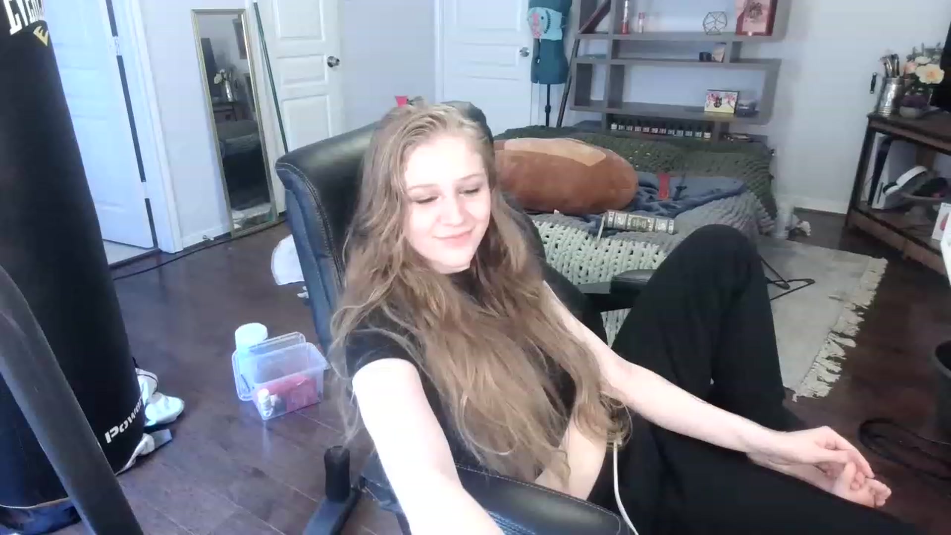 Gallery image thumbnail from Bunnydathug's myfreecams stream on, 01/19/2023, 18:38 image 20 of 20