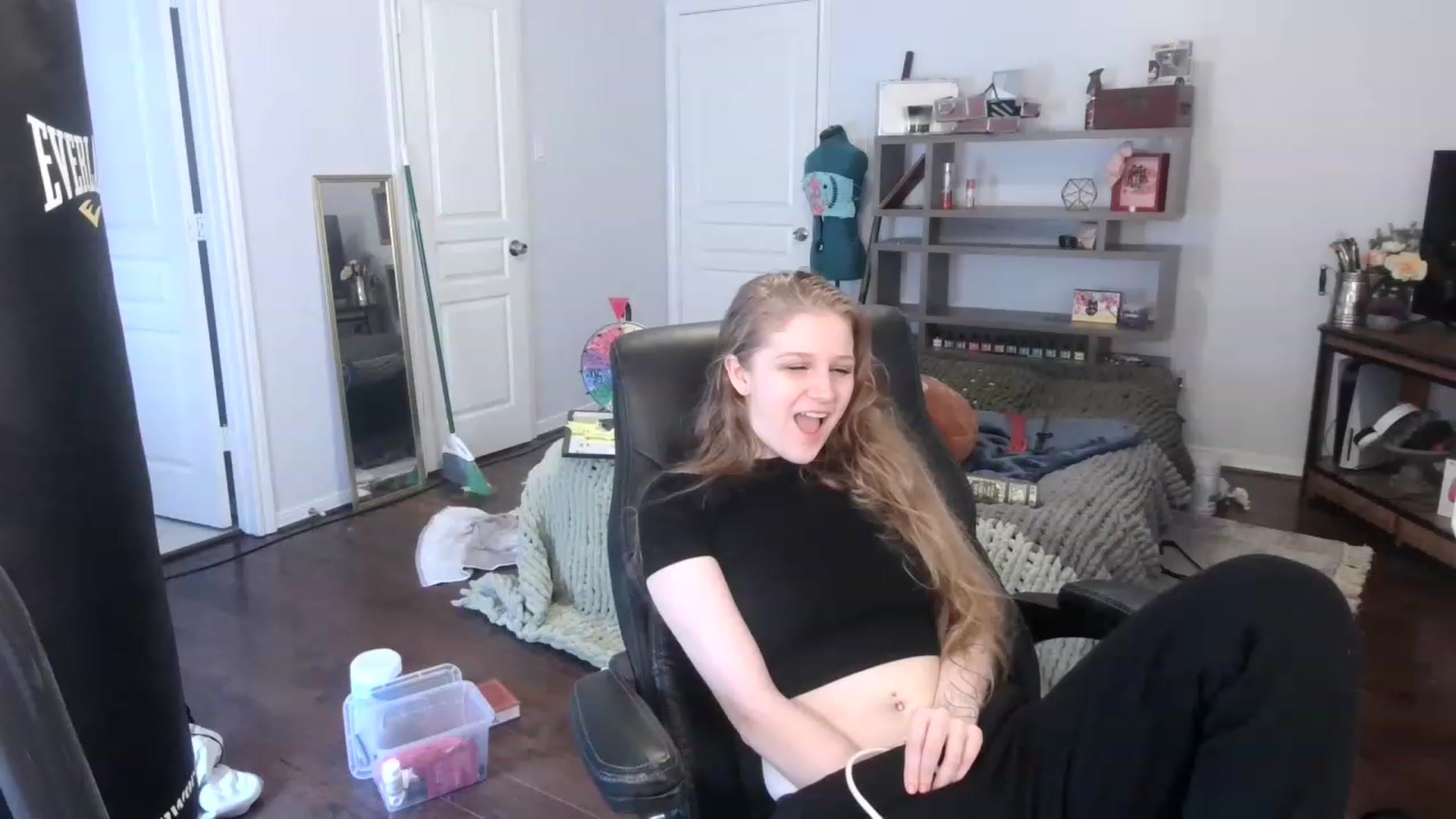 Gallery image thumbnail from Bunnydathug's myfreecams stream on, 01/19/2023, 18:38 image 3 of 20