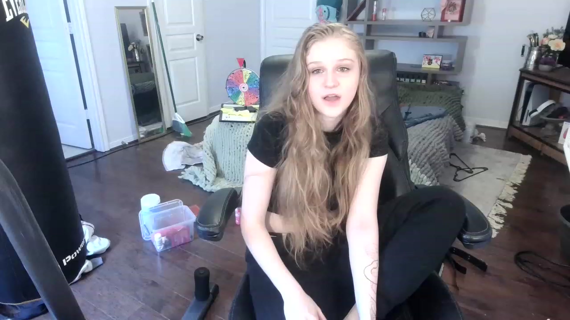 Gallery image thumbnail from Bunnydathug's myfreecams stream on, 01/19/2023, 18:38 image 18 of 20