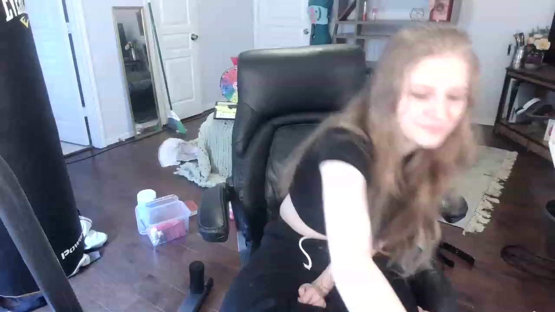 Gallery image thumbnail from Bunnydathug's myfreecams stream on, 01/19/2023, 18:38 image 8 of 20