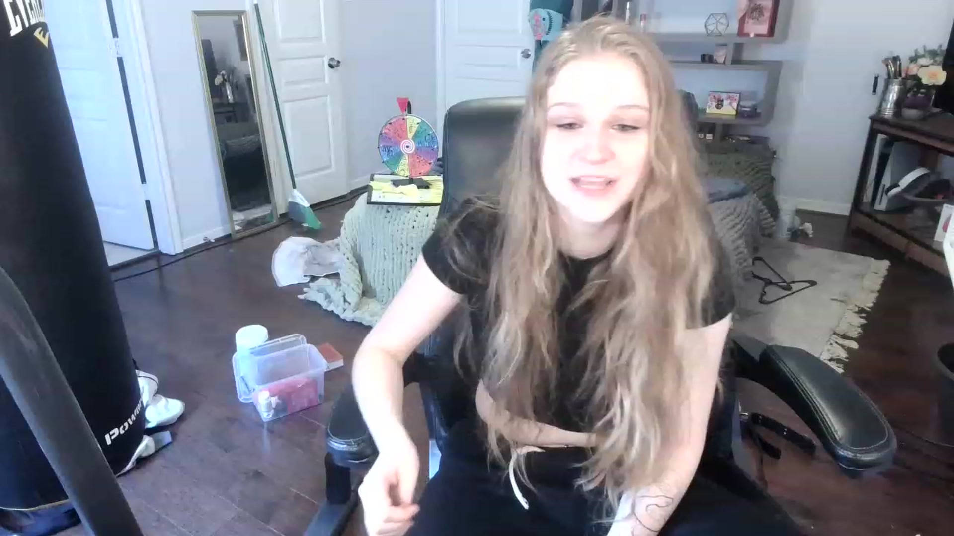 Gallery image thumbnail from Bunnydathug's myfreecams stream on, 01/19/2023, 18:38 image 14 of 20