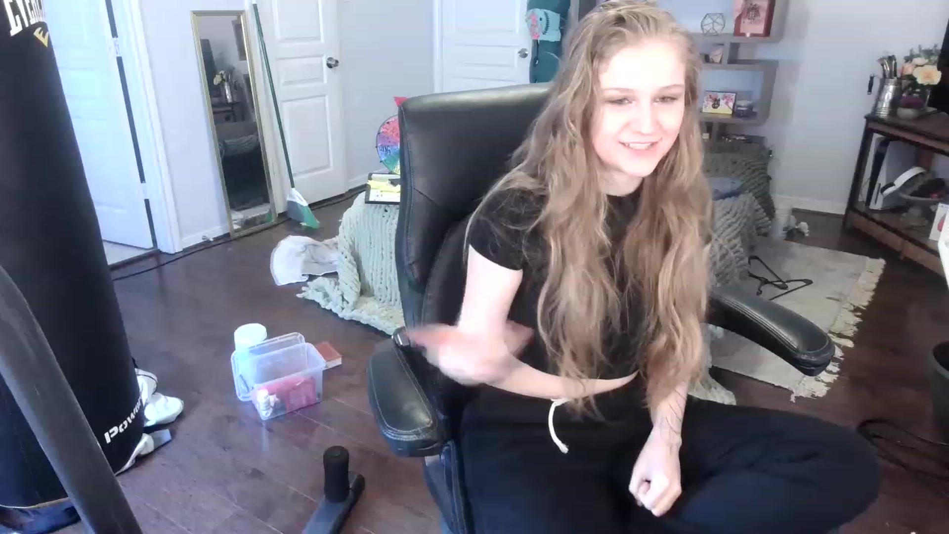 Gallery image thumbnail from Bunnydathug's myfreecams stream on, 01/19/2023, 18:38 image 16 of 20