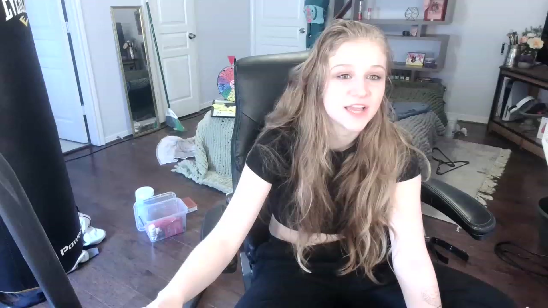 Gallery image thumbnail from Bunnydathug's myfreecams stream on, 01/19/2023, 18:38 image 15 of 20