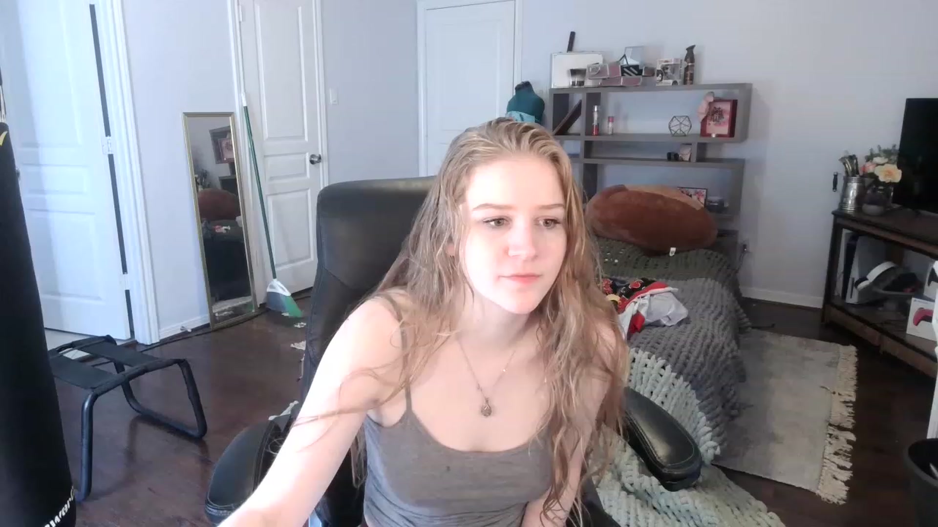 Gallery image thumbnail from Bunnydathug's myfreecams stream on, 01/22/2023, 16:35 image 18 of 20