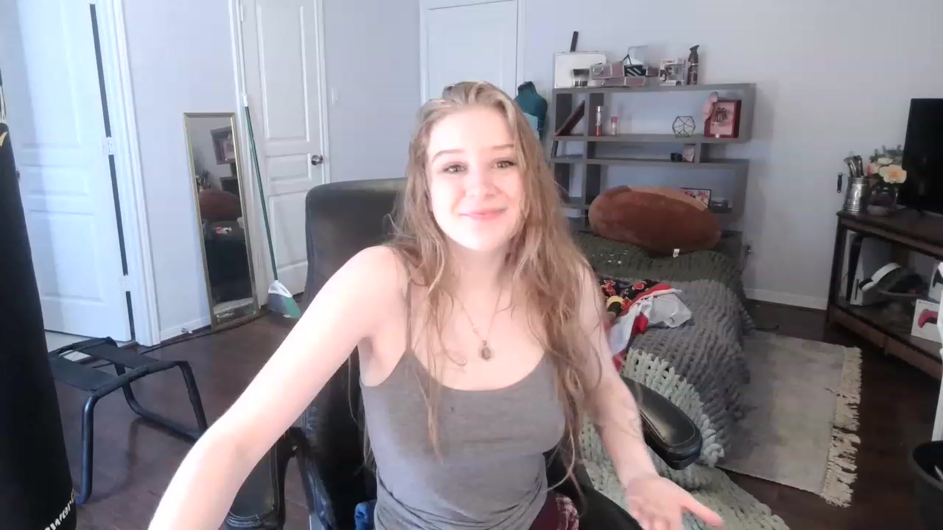 Gallery image thumbnail from Bunnydathug's myfreecams stream on, 01/22/2023, 16:35 image 19 of 20