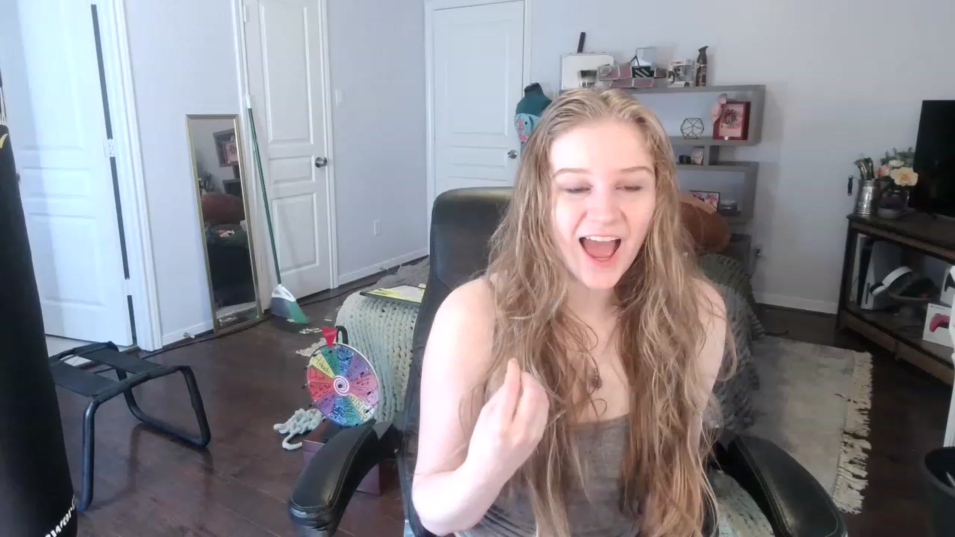 Gallery image thumbnail from Bunnydathug's myfreecams stream on, 01/22/2023, 16:35 image 15 of 20
