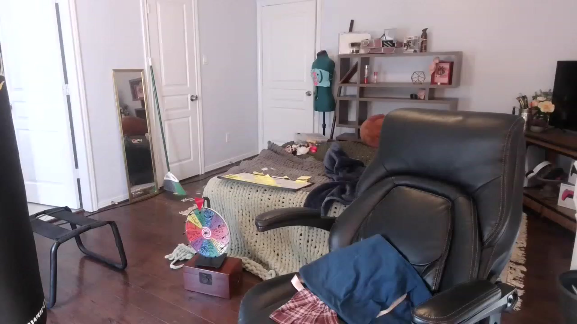 Gallery image thumbnail from Bunnydathug's myfreecams stream on, 01/22/2023, 16:35 image 2 of 20