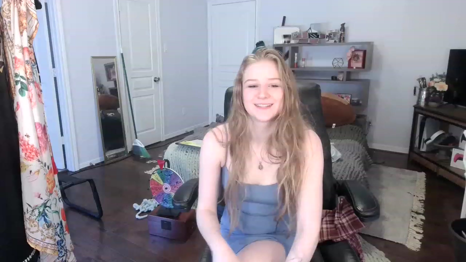 Gallery image thumbnail from Bunnydathug's myfreecams stream on, 01/22/2023, 18:12 image 17 of 20