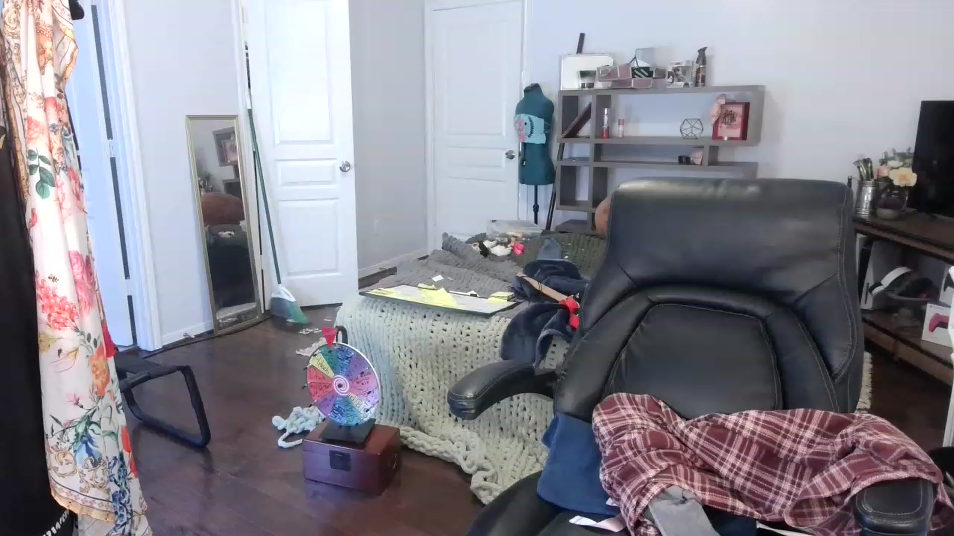 Gallery image thumbnail from Bunnydathug's myfreecams stream on, 01/22/2023, 18:12 image 16 of 20