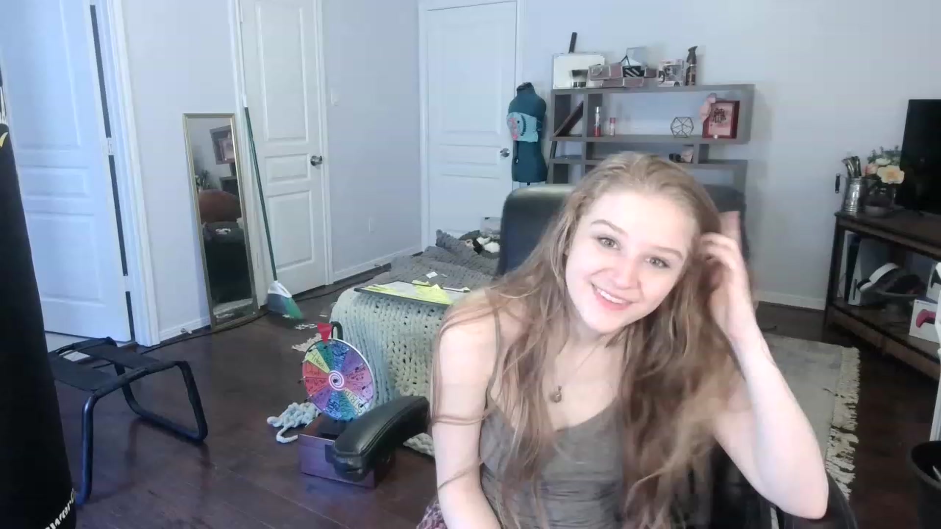 Gallery image thumbnail from Bunnydathug's myfreecams stream on, 01/22/2023, 18:12 image 12 of 20